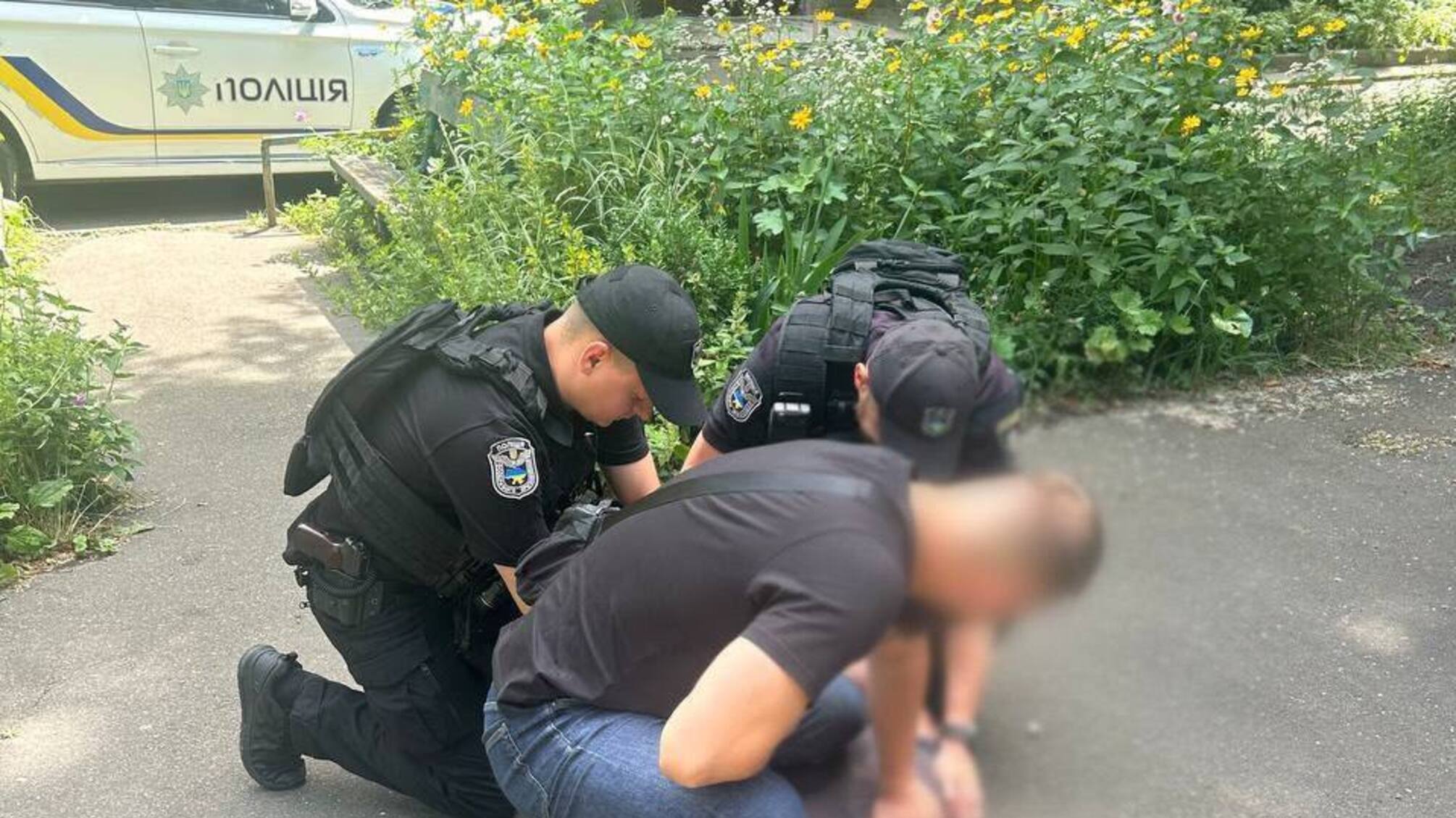 В Киеве военный в СЗЧ ворвался с гранатой в кафе и ограбил работницу