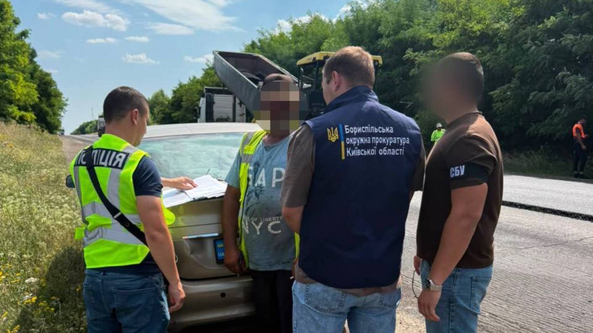 Майже 2,7 млн грн збитків на ремонті дороги: на Київщині підозрюють директора підприємства