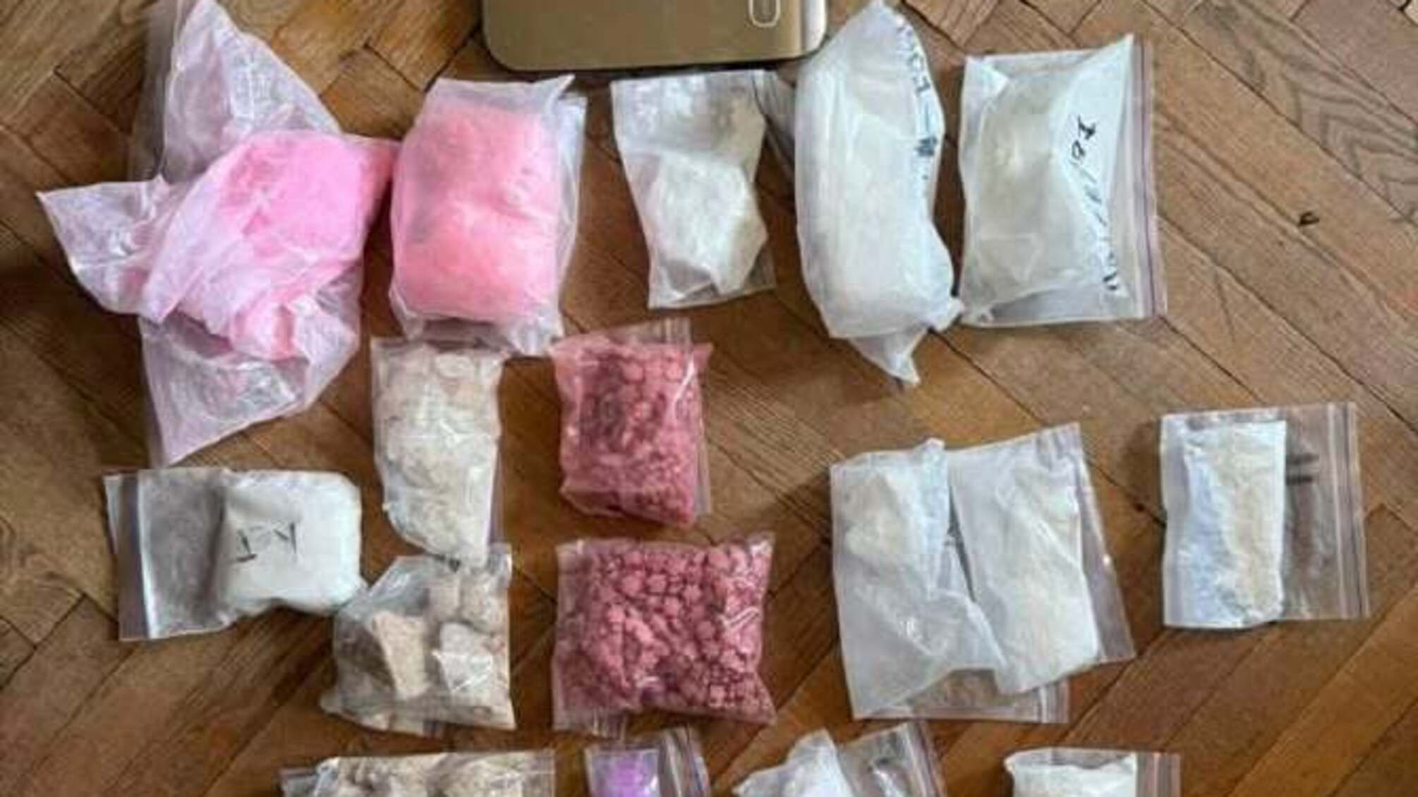 В Киеве ликвидировали канал наркосбыта: подозрения получили организатор и девять участников