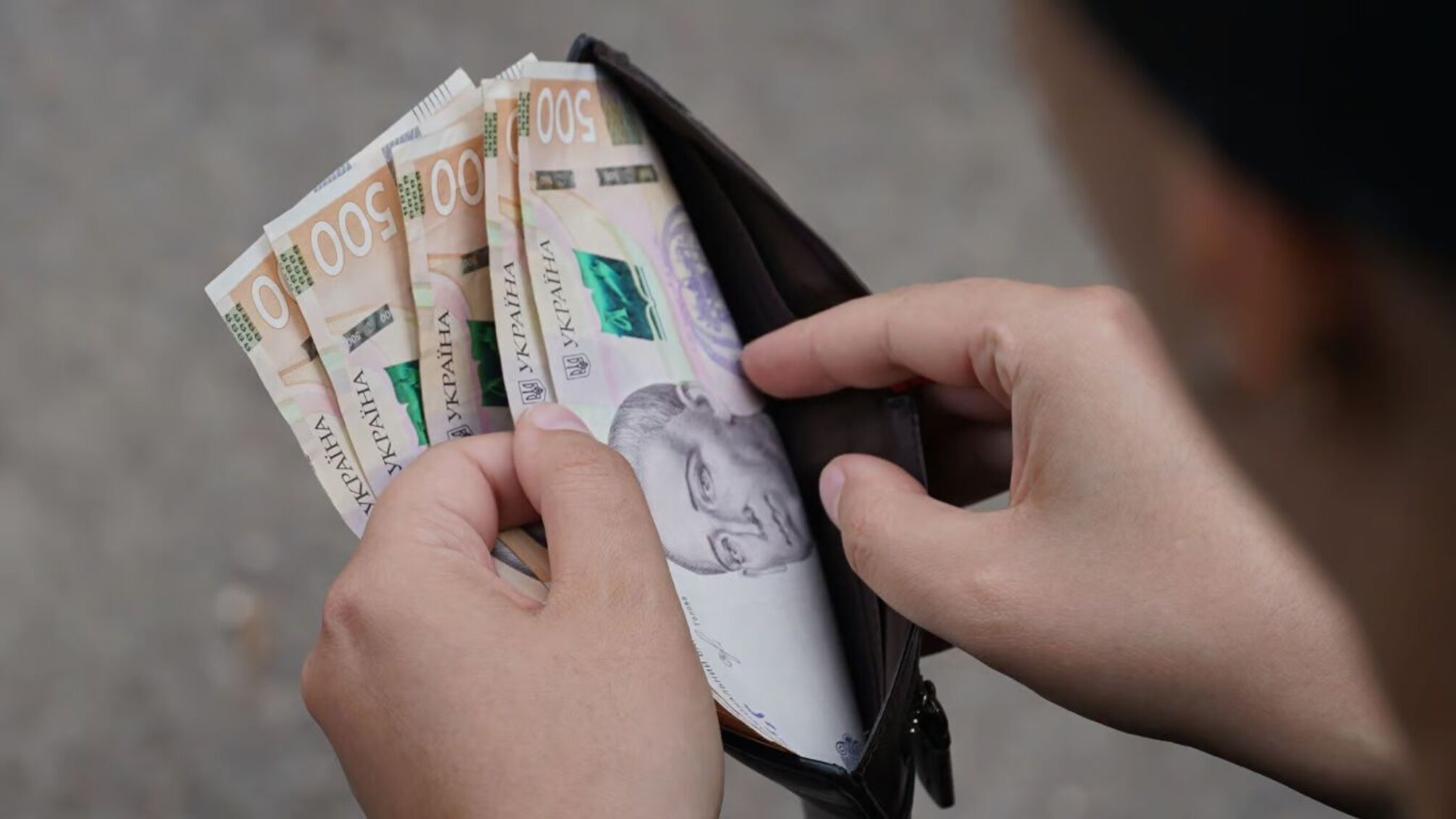 У Украины самая низкая минимальная зарплата в Европе: сколько платят в других странах
