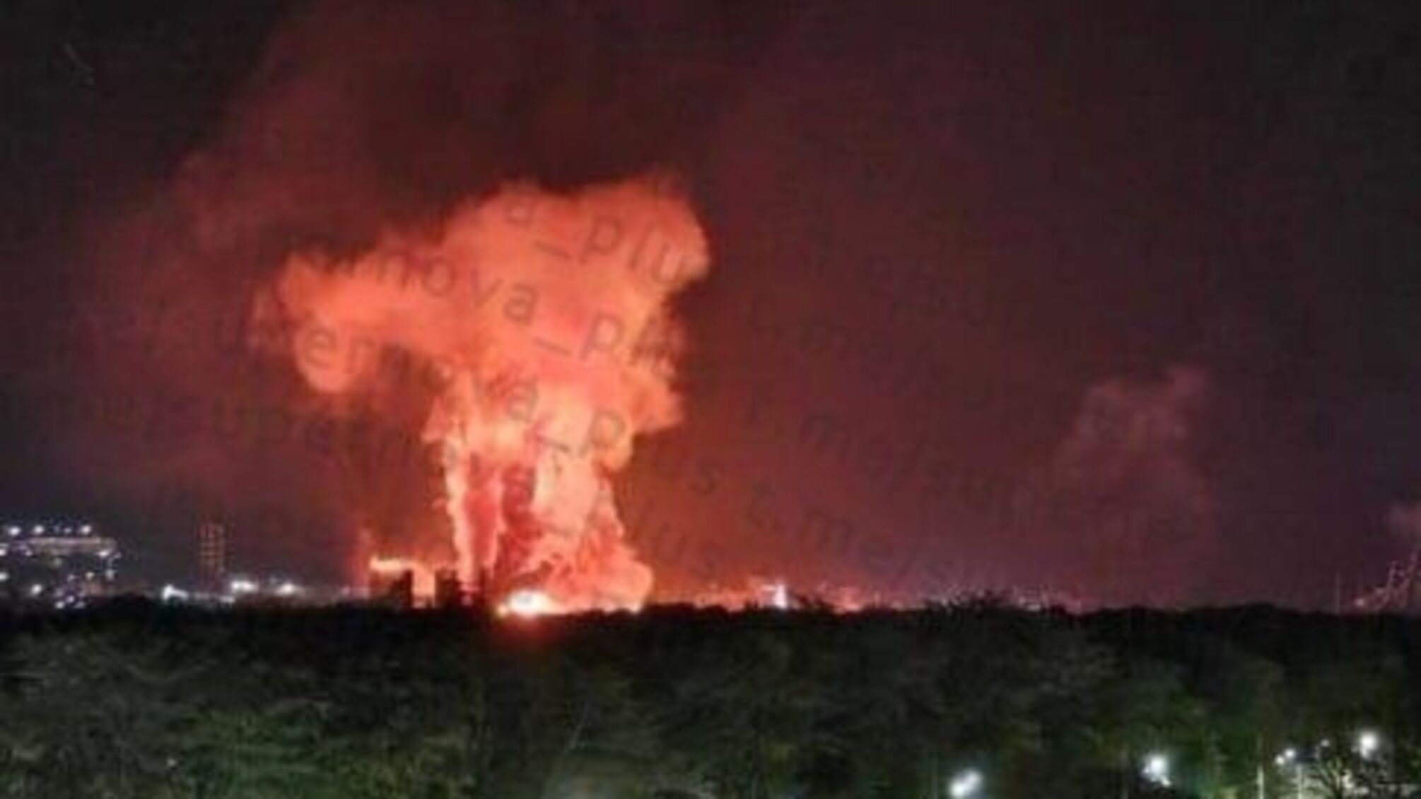 'Более 9 часов взрывов: Новороссийск атаковали дроны, ракеты и морские БпЛА'