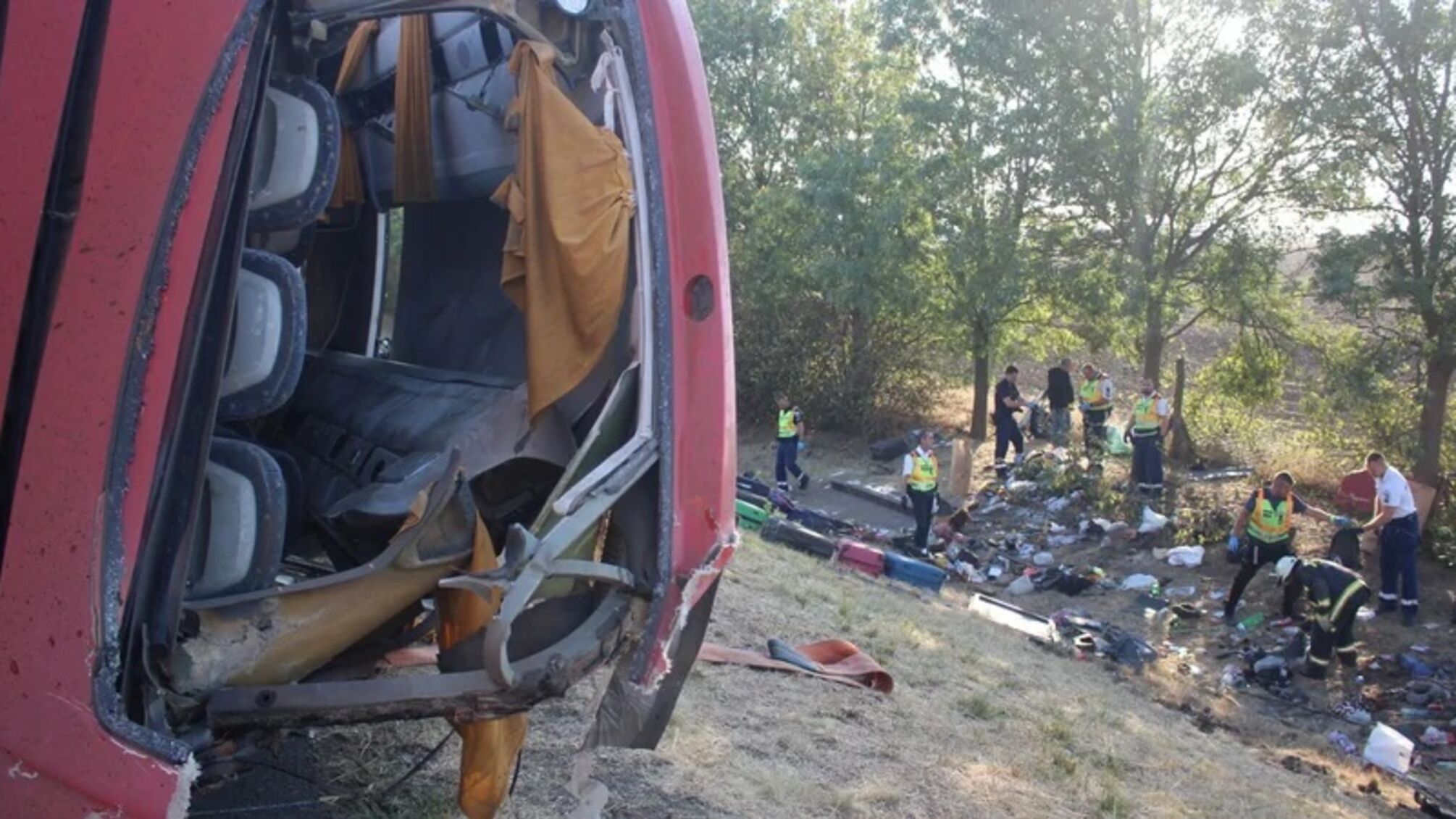 В Венгрии перевернулся польский автобус: 12 человек погибли, десятки пострадали
