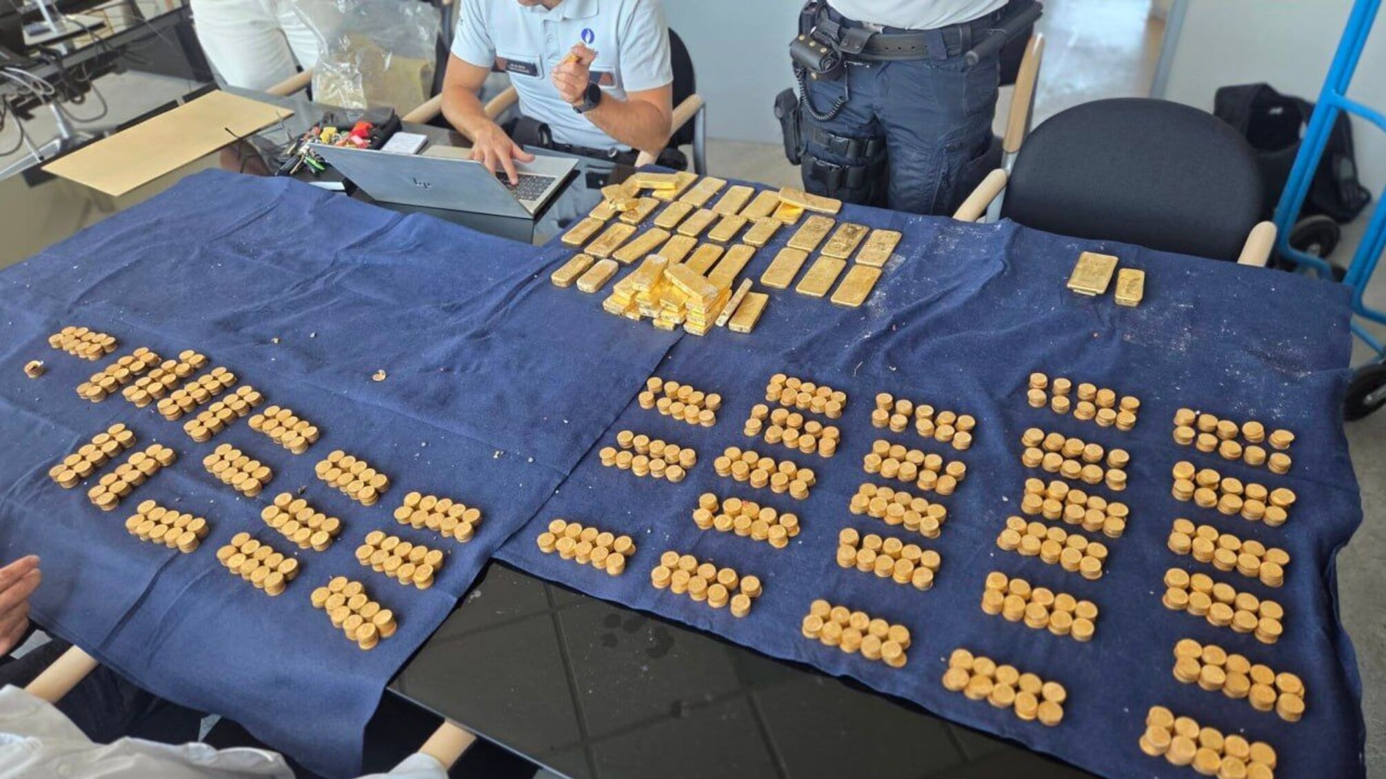 В Бельгии во время ремонта нашли клад на €9 миллионов: золото годами лежало в подвале