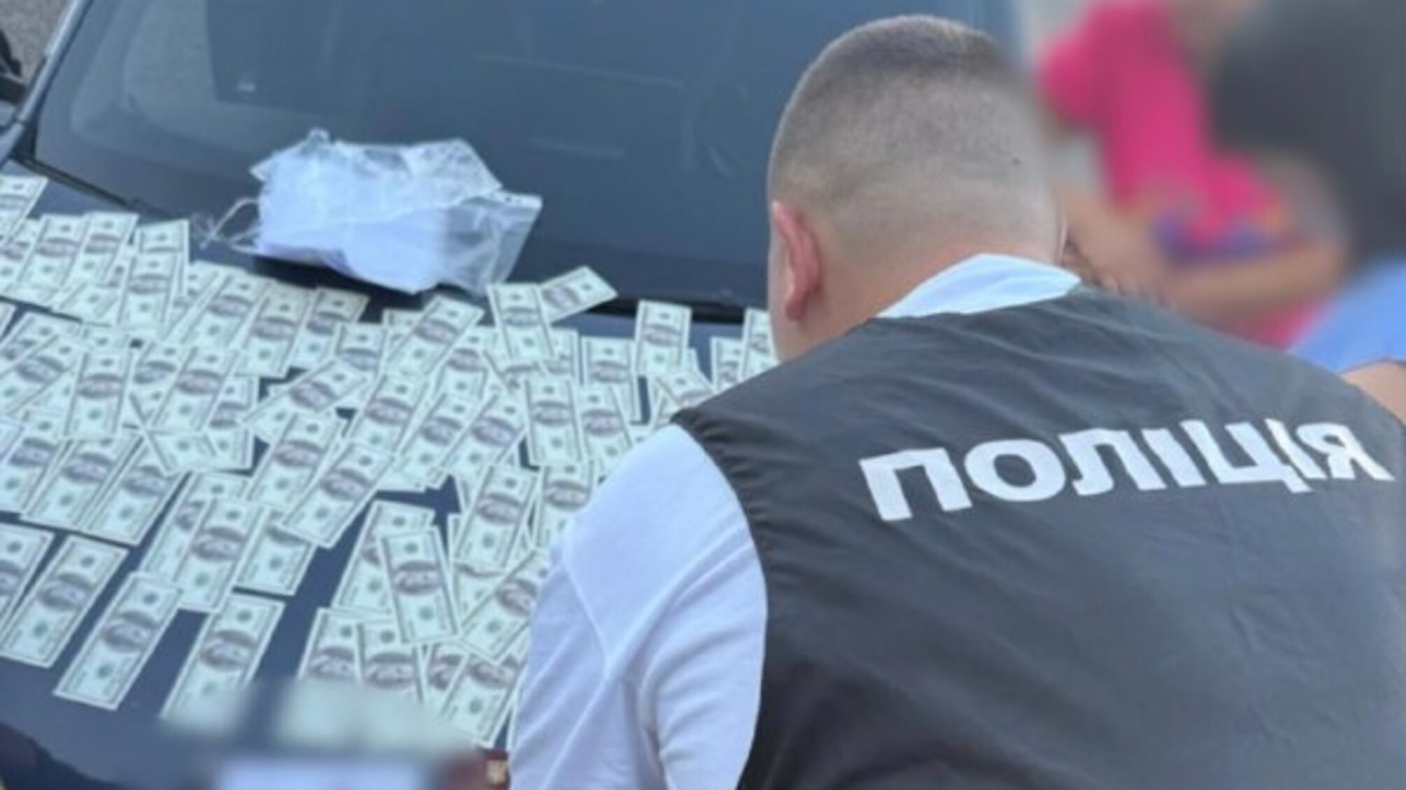 Відстрочка від мобілізації за гроші: на Буковині затримали жінку з $10 тисячами