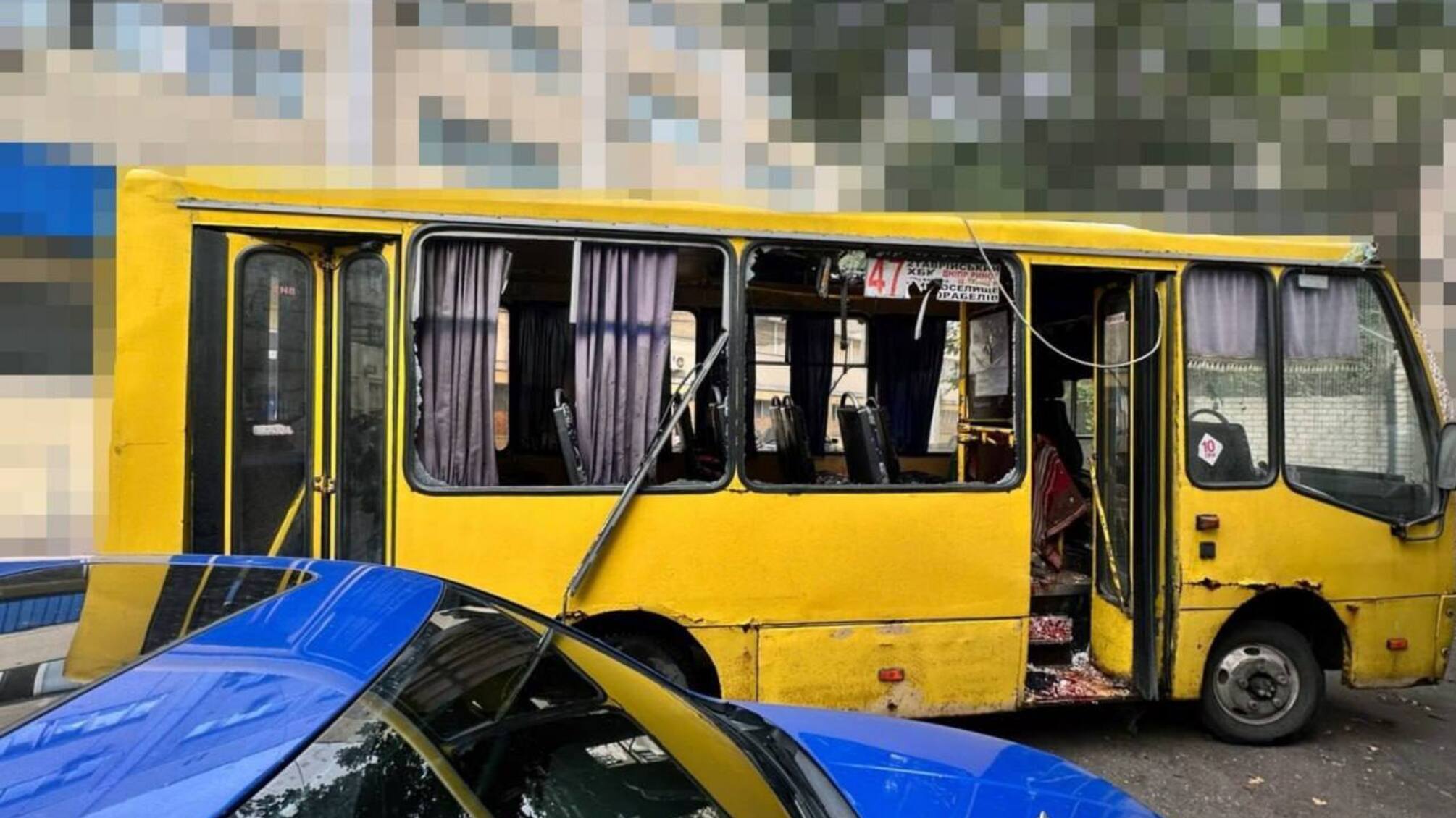 У Херсоні дрон ворога ударив по маршрутці з людьми: четверо загинули