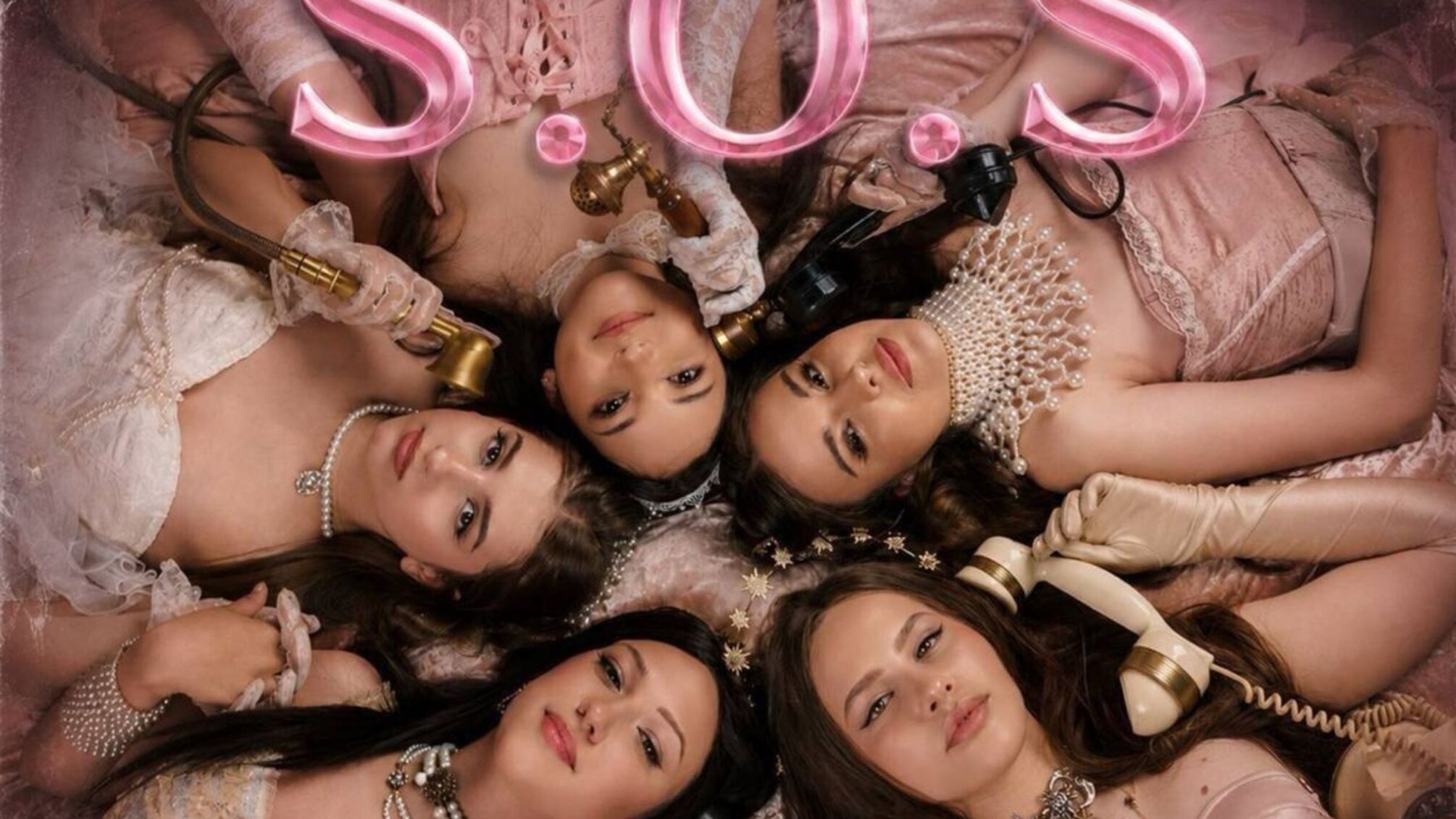 Пять характеров и одна история: girls band TOXIC представил дебютный SOS