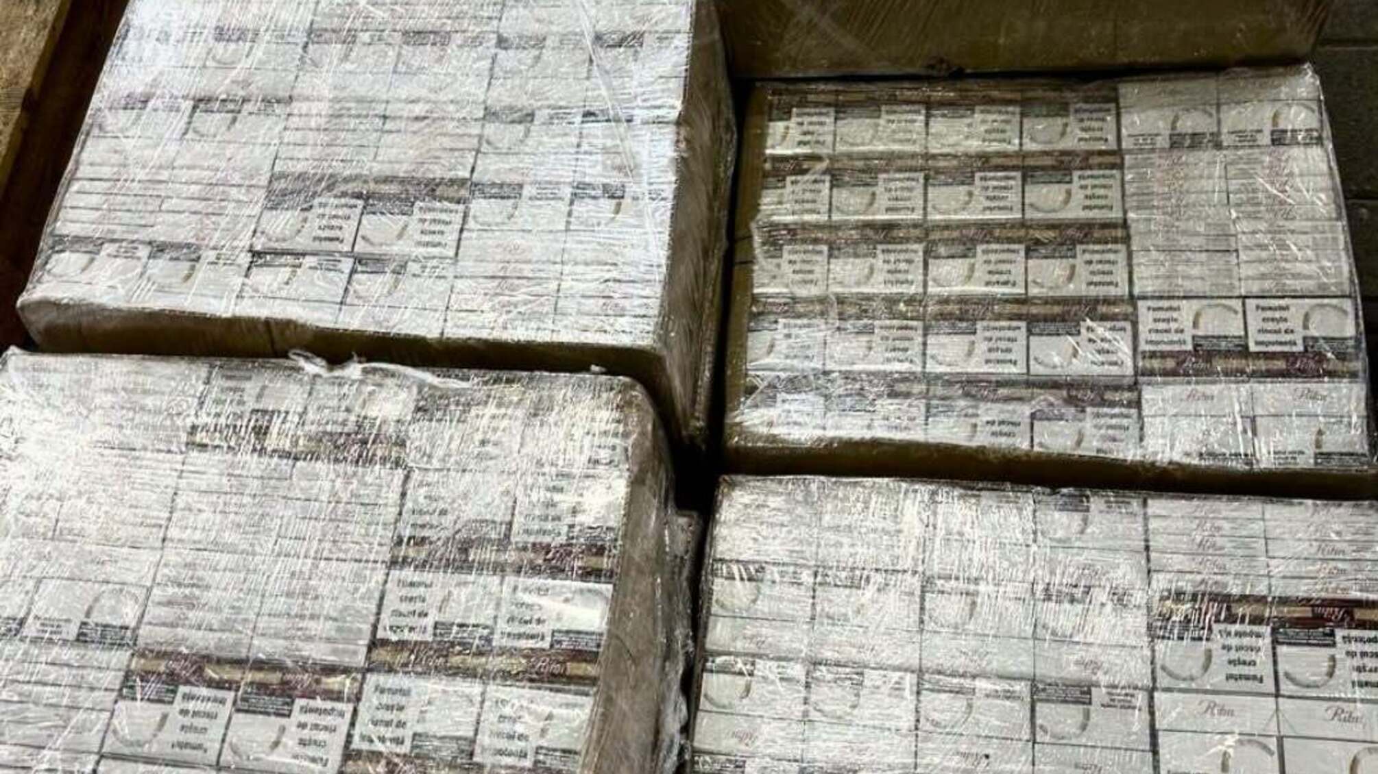 На Буковині судитимуть чоловіка за спробу контрабанди 105 тисяч пачок сигарет до Молдови