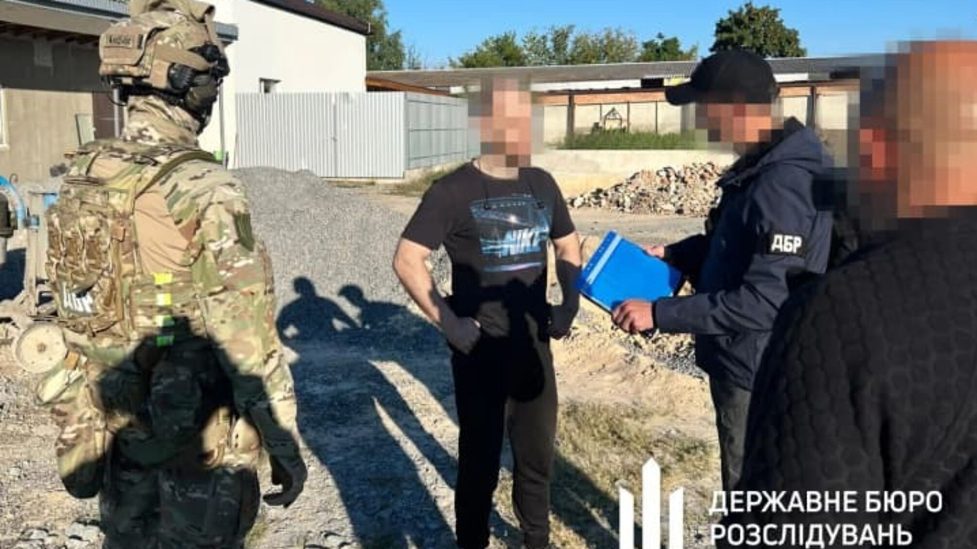 Фіктивна служба та робота на командирів: ДБР проводить масштабні обшуки у військових частинах