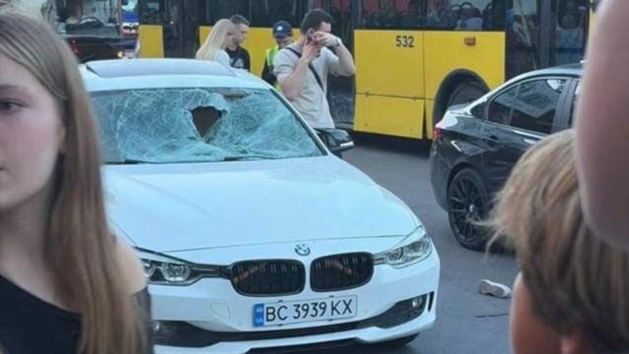 Два BMW одночасно збили батька та дитину у Львові: обоє потрапили до лікарні