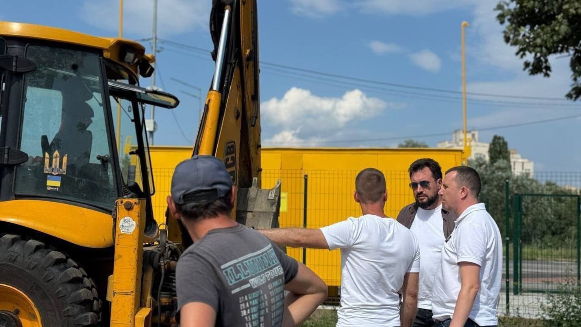 Суд запретил вводить в эксплуатацию электростанцию на Борщаговке, но журналисты зафиксировали ее подключение
