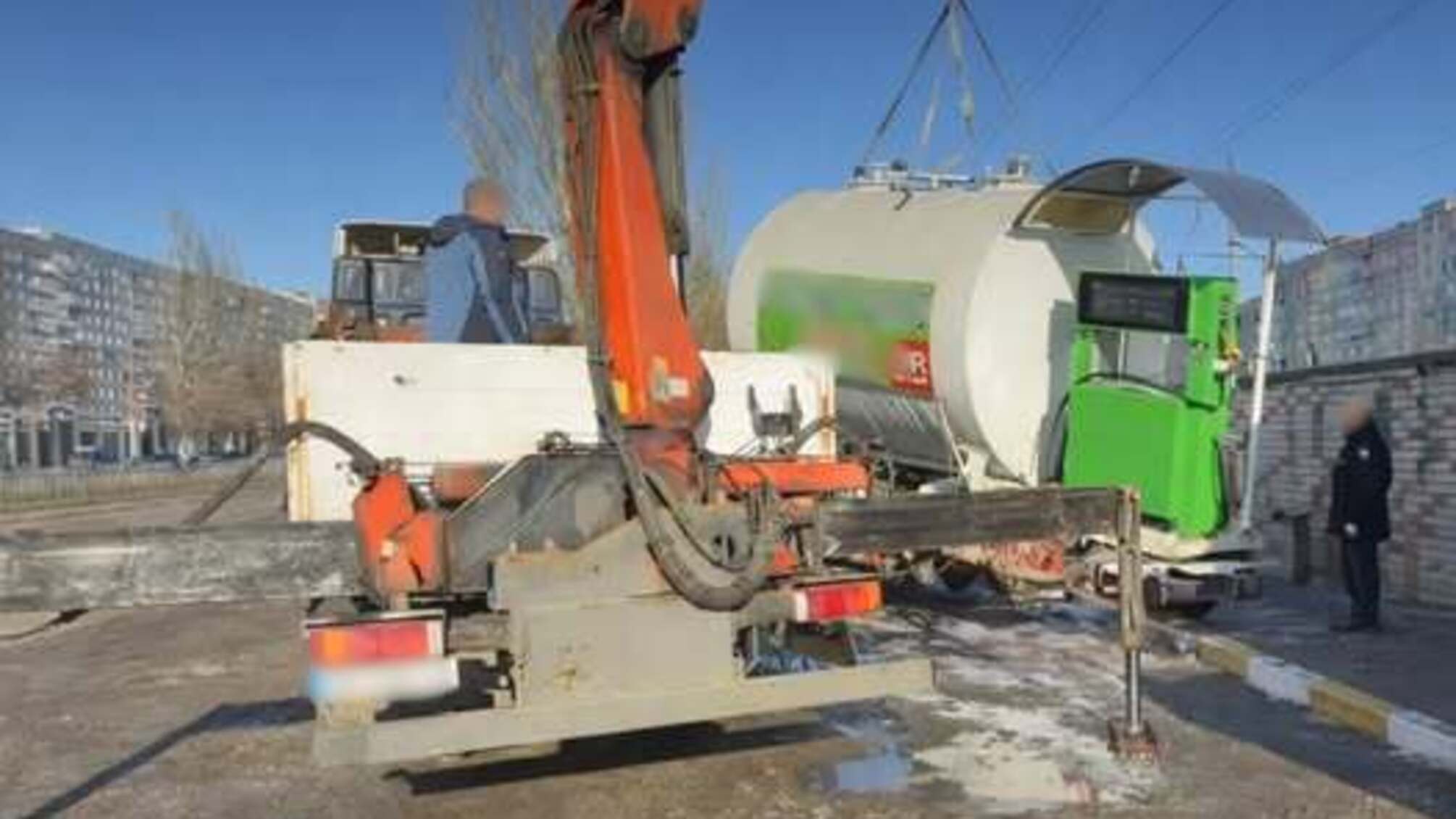 В Днепре разоблачили нелегальную АЗС с дизелем сомнительного происхождения: дело передали в суд