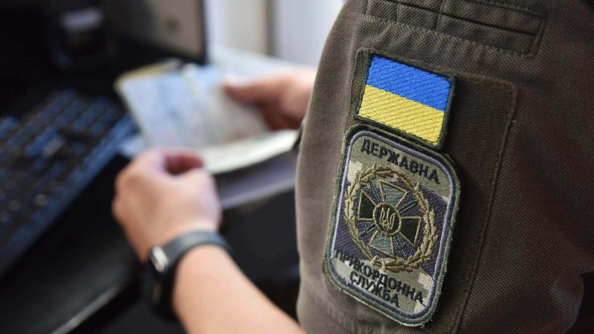 Хотіла 'домовитися' за 8000 гривень: у 'Грушеві' викрили спробу підкупу прикордонника