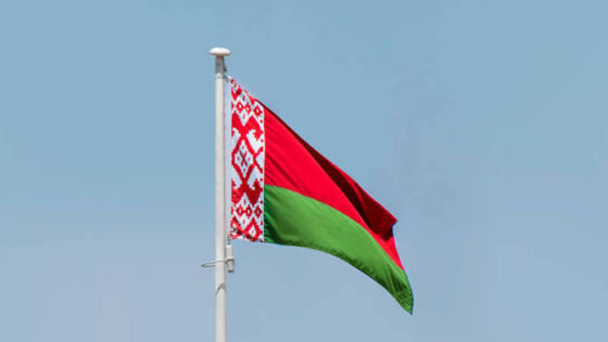Три года в украинский паспорт: Гончаренко предложил упростить легализацию белорусов
