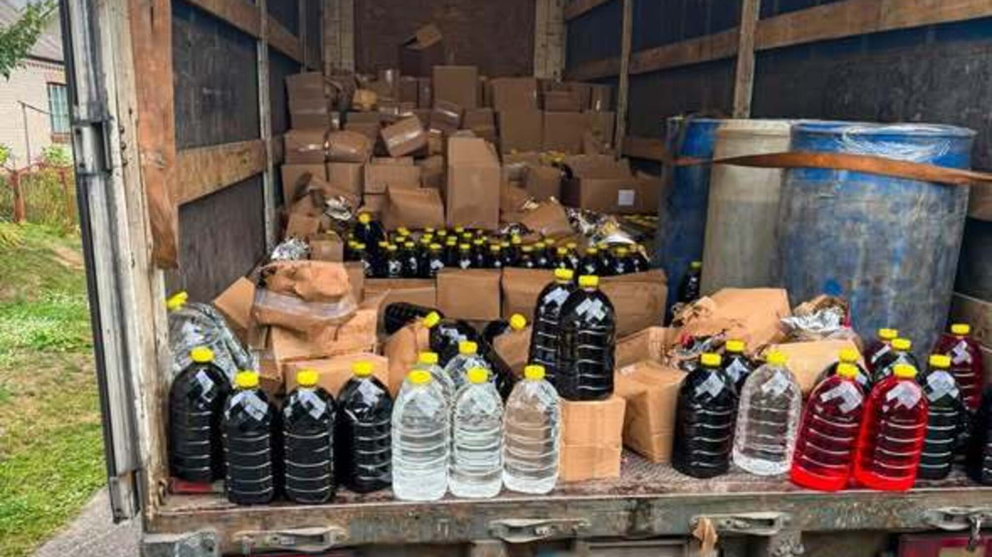 На Волині викрили підпільне виробництво алкоголю, який продавали по всій Україні