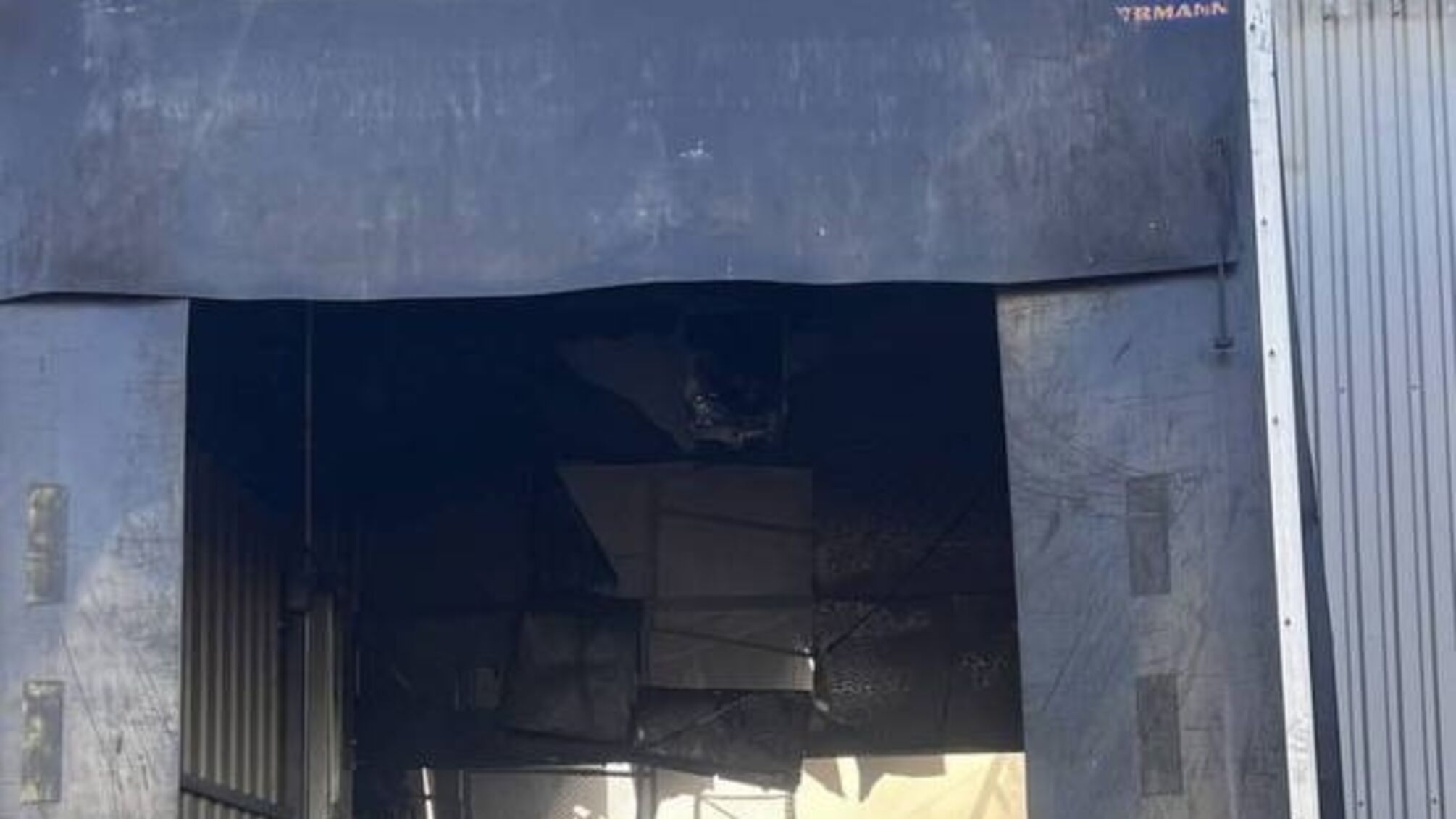 Во время атаки сгорел состав YASNO: компания потеряла часть оборудования для солнечных электростанций