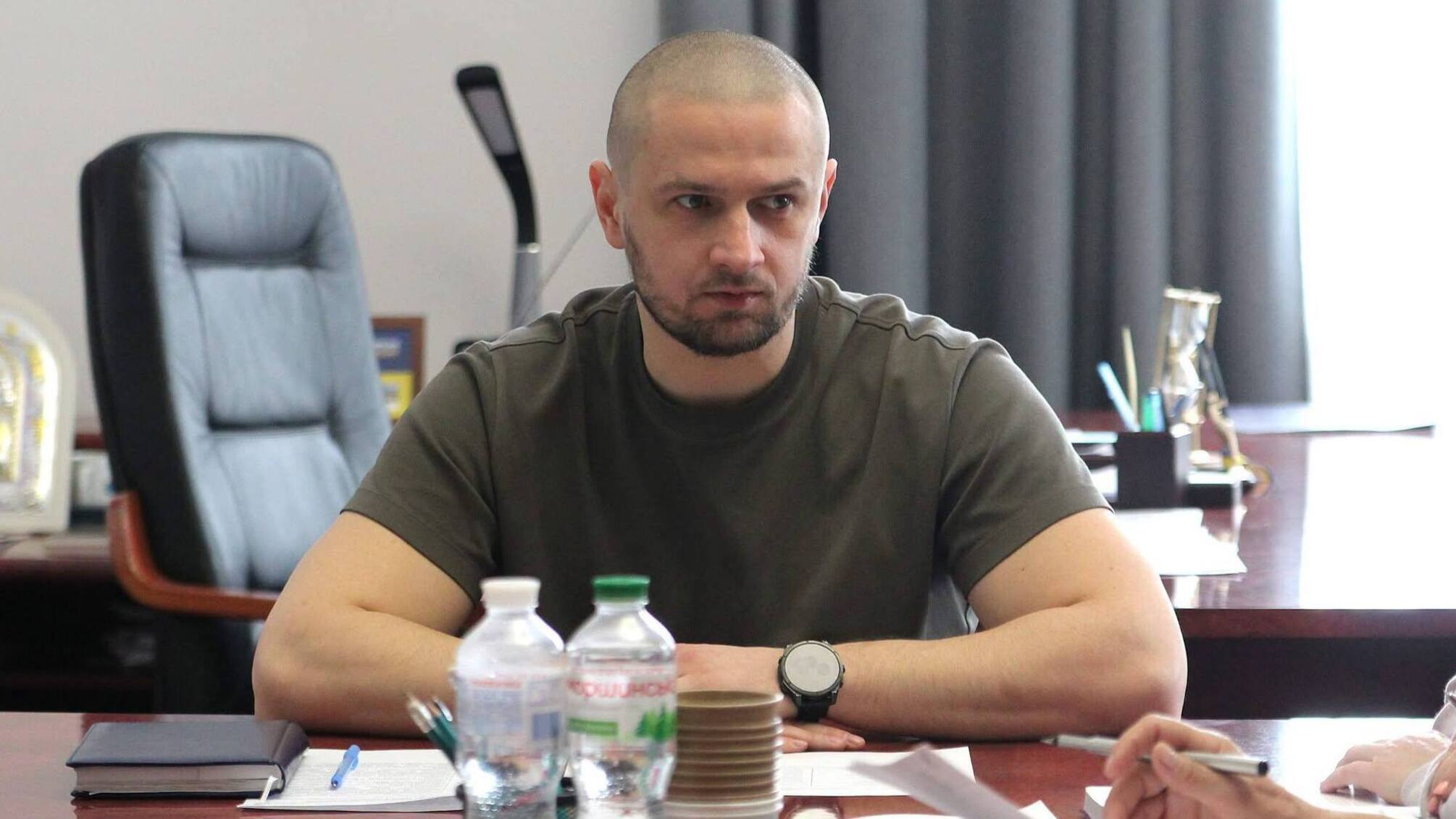 Мільйонний хабар за дороги: СБУ викрила заступника голови Хмельницької ОВА