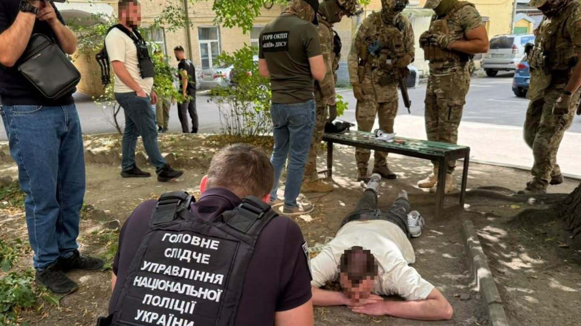 Хостел став місцем пошуку 'клієнтів': у Києві викрили схему незаконного виїзду за кордон