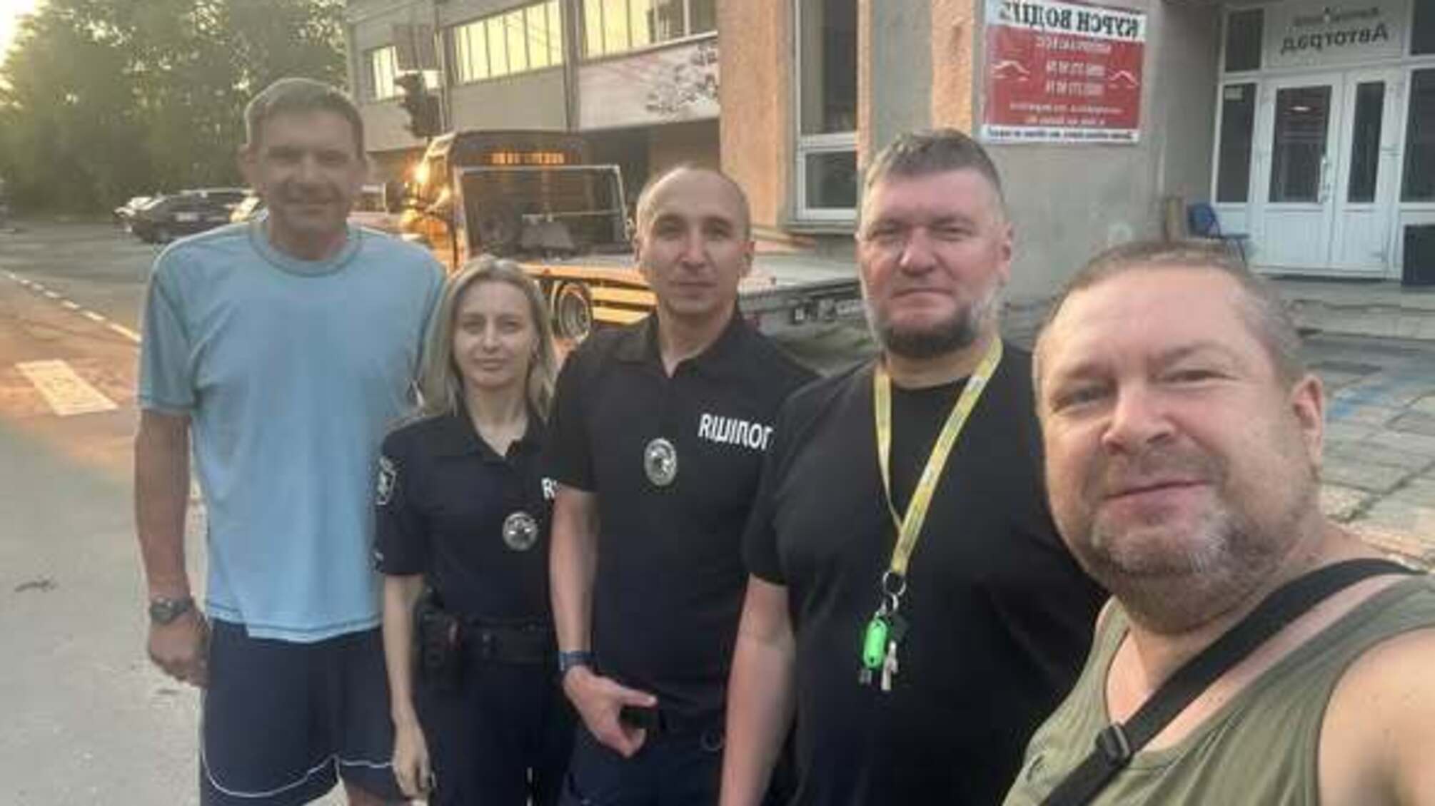 'Нет вопросов, которые не решаются': бронированном авто 'быть' – сказали своими действиями львовские полицейские