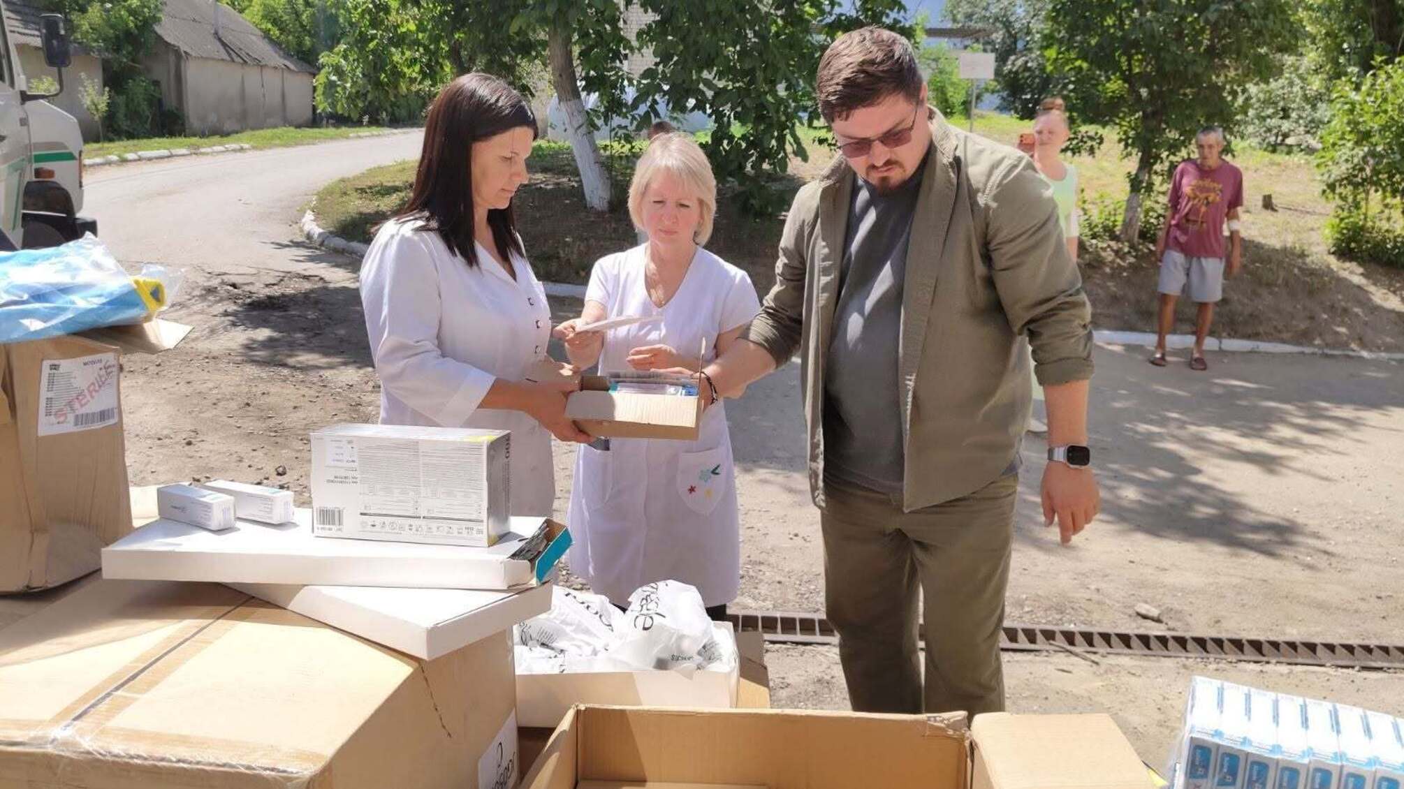 БФ 'Благородное дело' совместно с международными партнерами передали гуманитарную помощь в медучреждения Одесщины