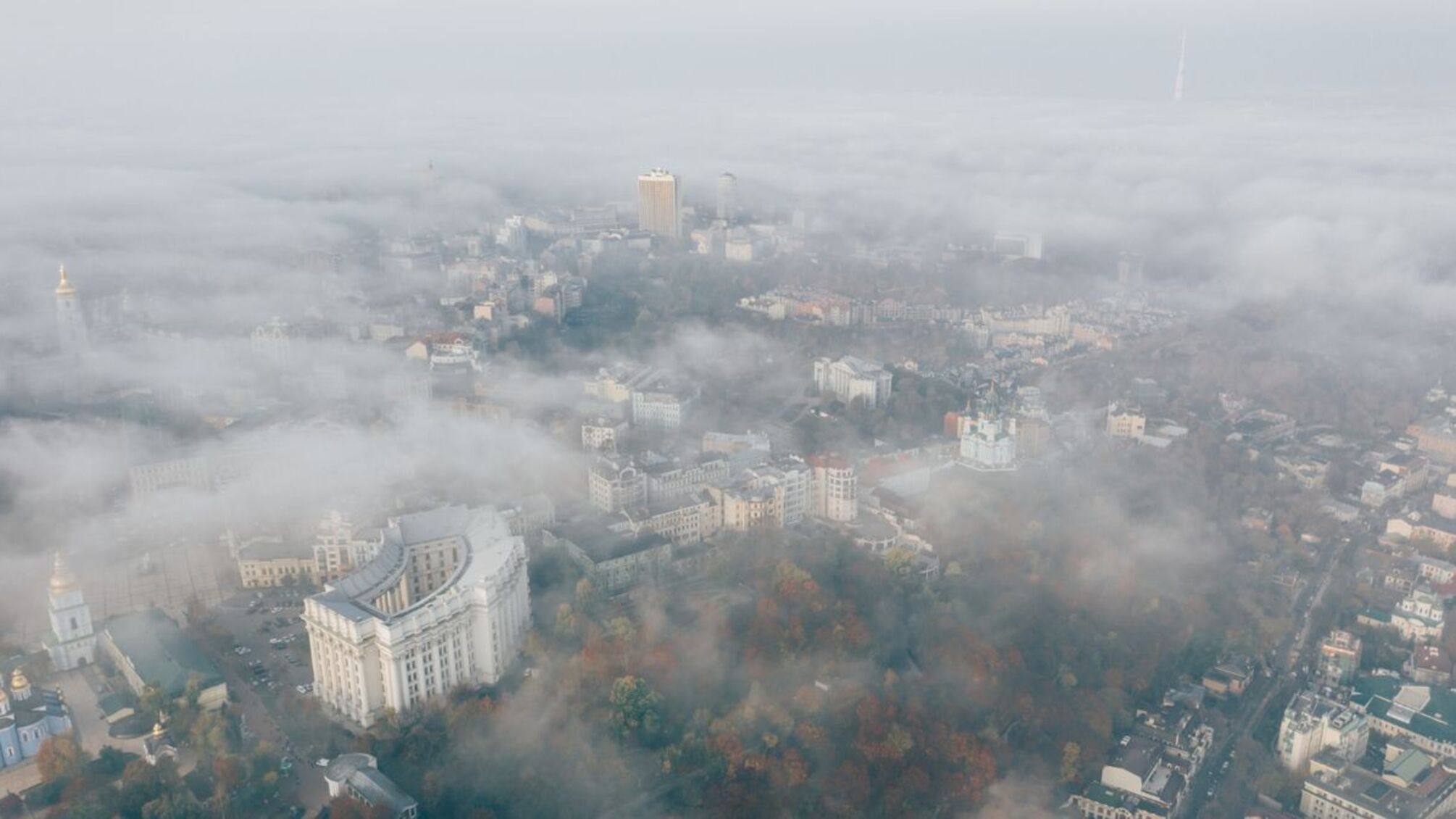 В Киеве зафиксировали повышенную концентрацию озона и пыли: как уберечься