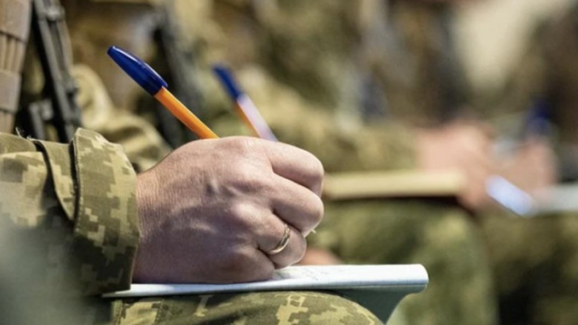 Отсрочка по уходу или бронированию на работе: юристы объяснили, что надежнее