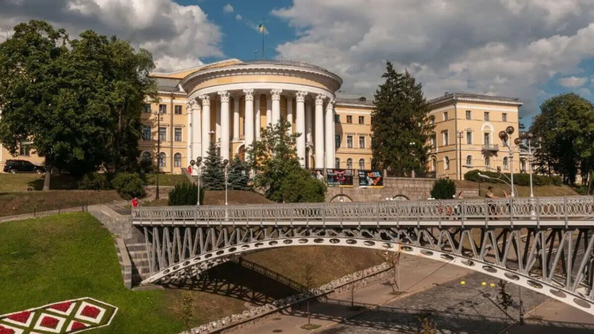 Жовтневий палац вартістю близько 1 млрд грн повернуть державі: суд задовольнив позов прокуратури
