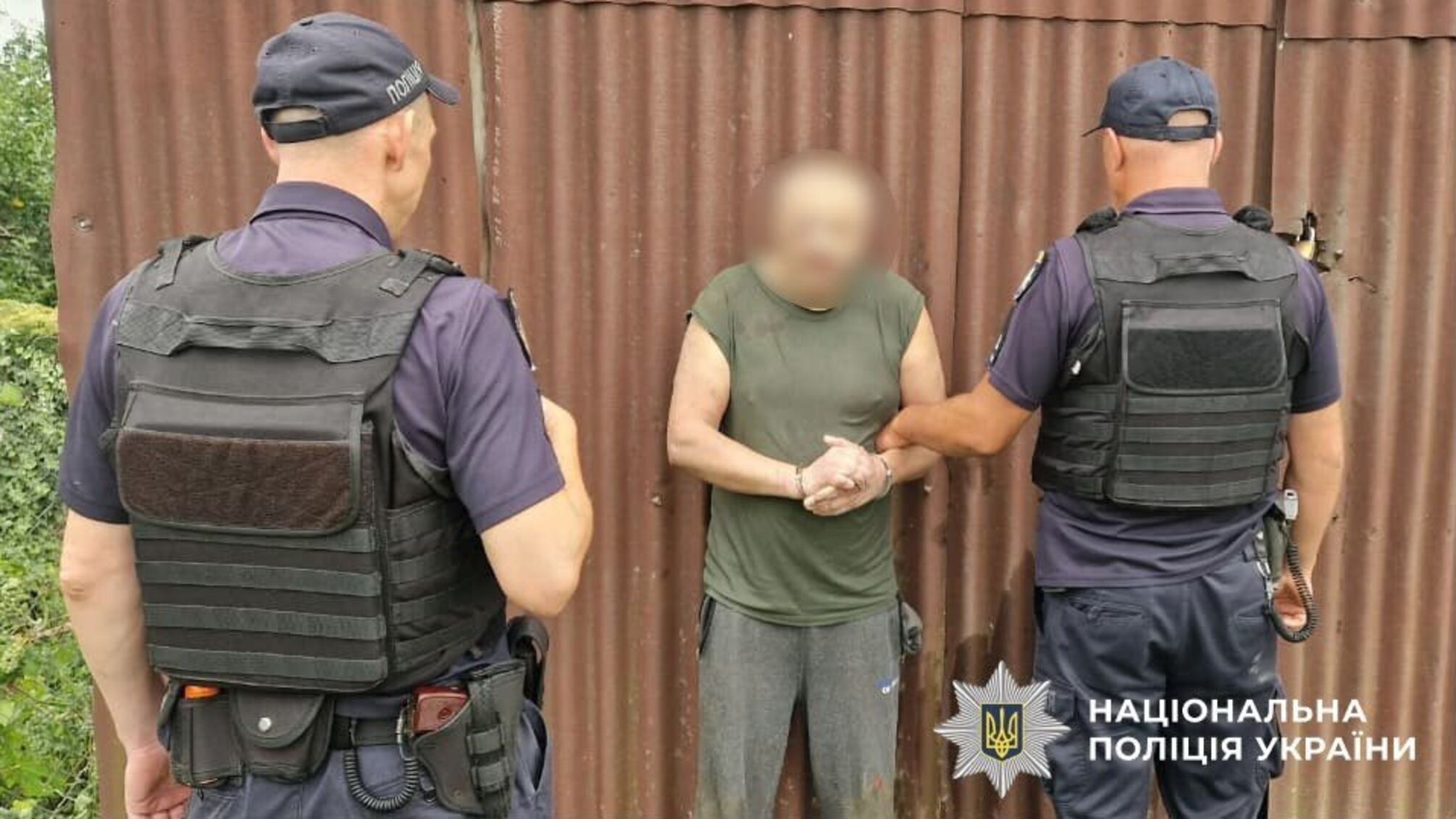 На Буковине мужчина открыл огонь по полицейским и 11 дней скрывался: его задержали