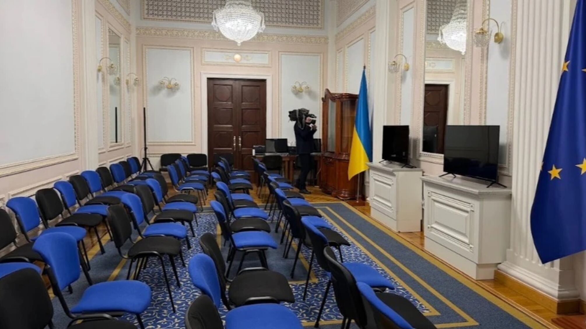 Рада планує голосувати в укритті під час тривог: для депутатів підготували 368 місць і QR-коди