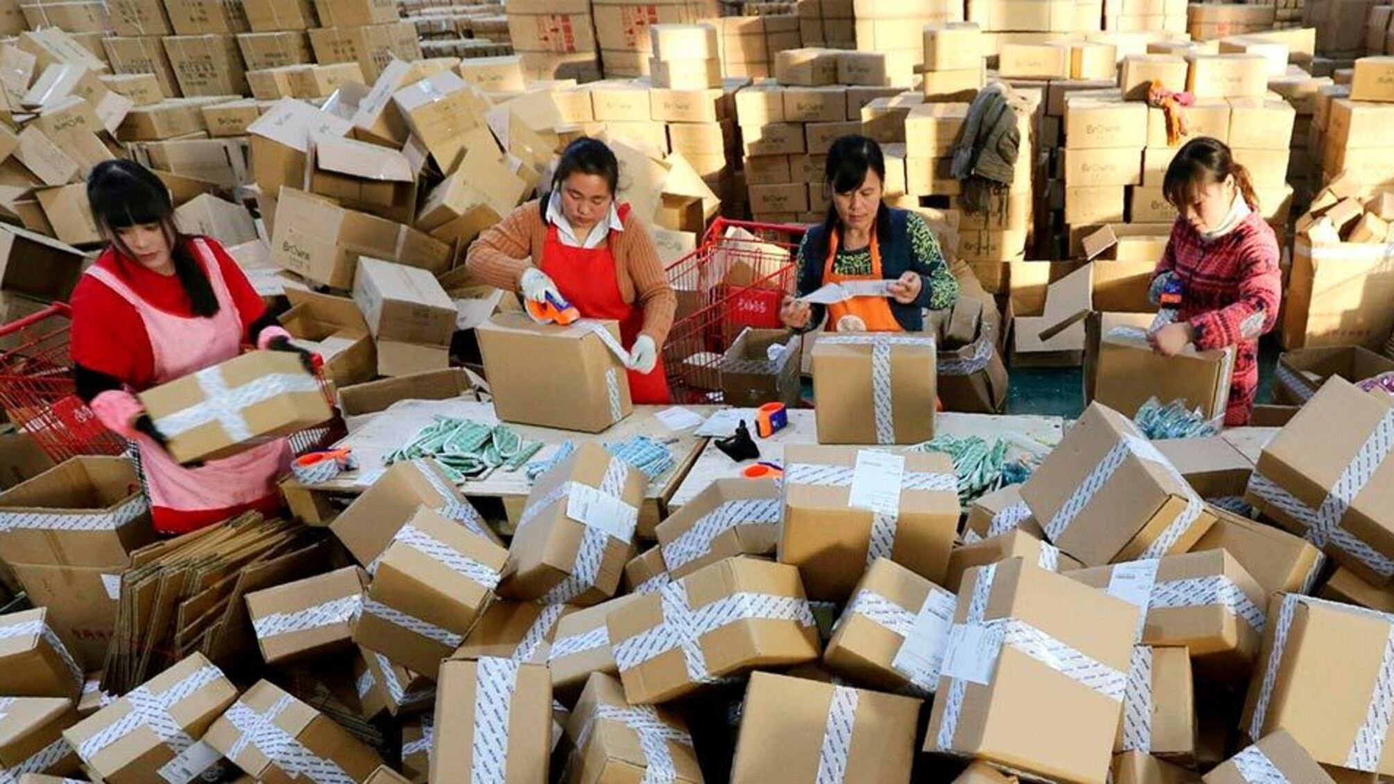 НДС на посылки с AliExpress и Temu: Рада снова провалила отмену льготы до €150