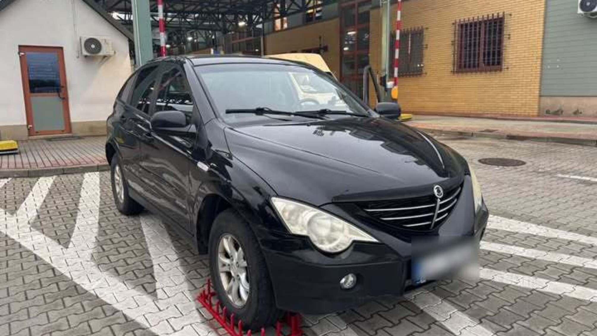 На Львовщине пограничники обнаружили авто, разыскиваемое в Италии с 2025 года