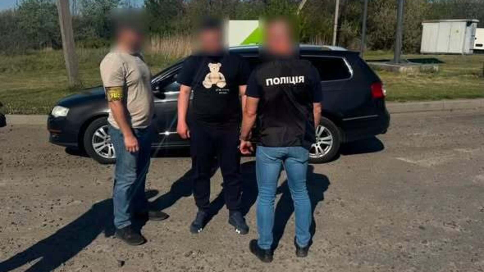 На Львівщині судитимуть чоловіка: за $11 тисяч він обіцяв організувати незаконний виїзд за кордон