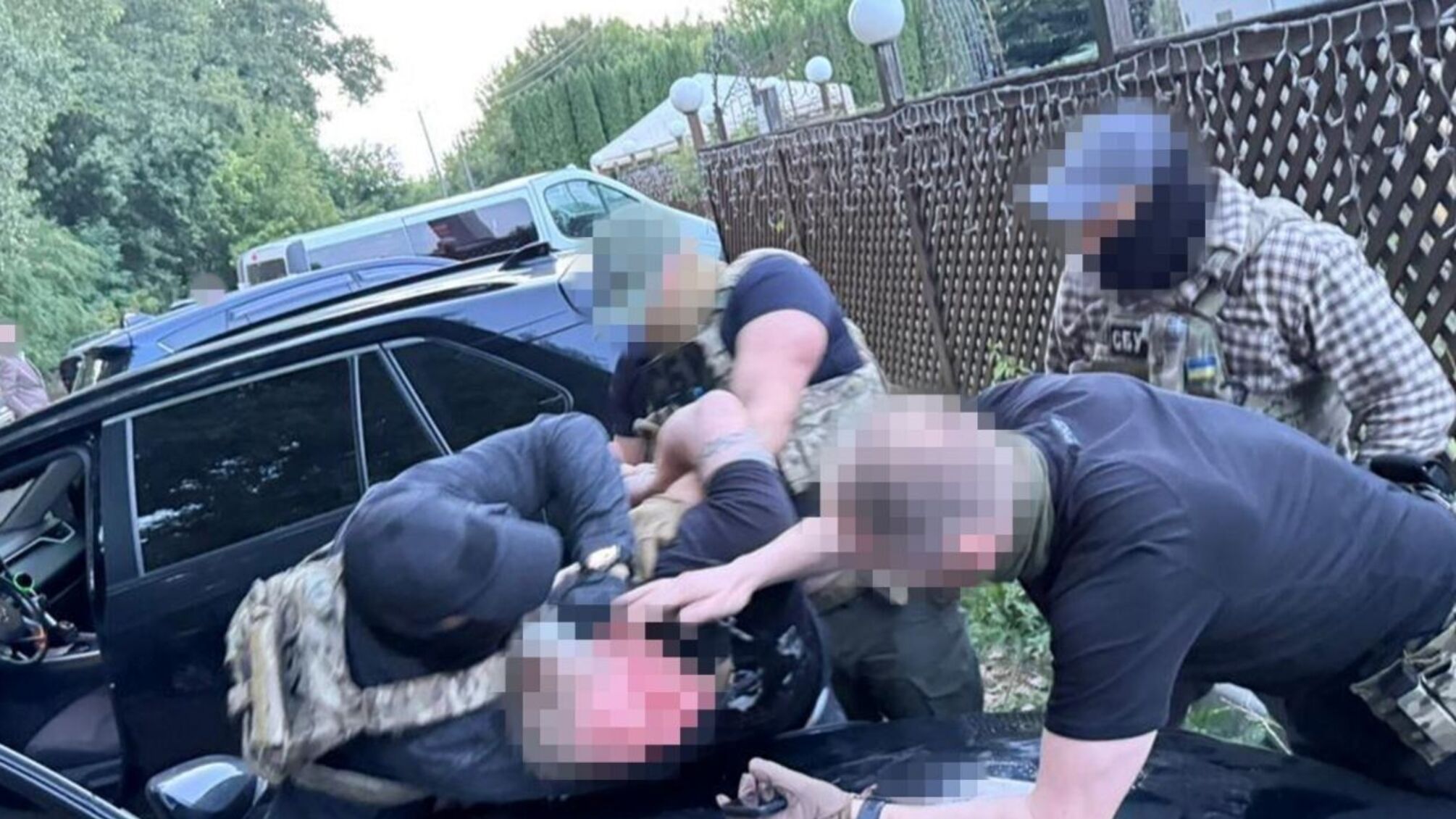Хотели подорвать ТЦК и дома судей: СБУ разоблачила экс-замглавы ГСЧС и его сообщников
