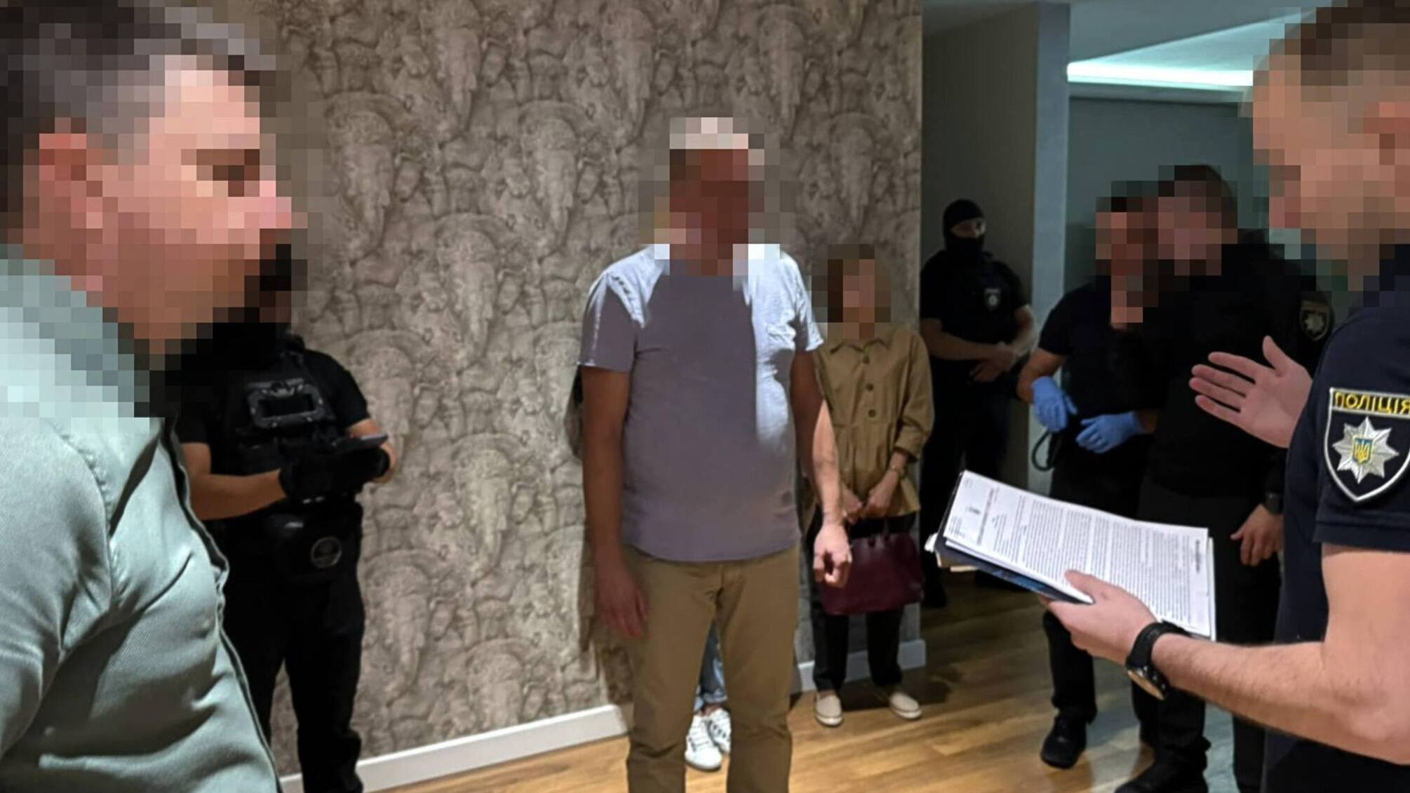 Виманювали гроші у пенсіонерів під виглядом 'лікування': трьом киянам повідомили про підозру