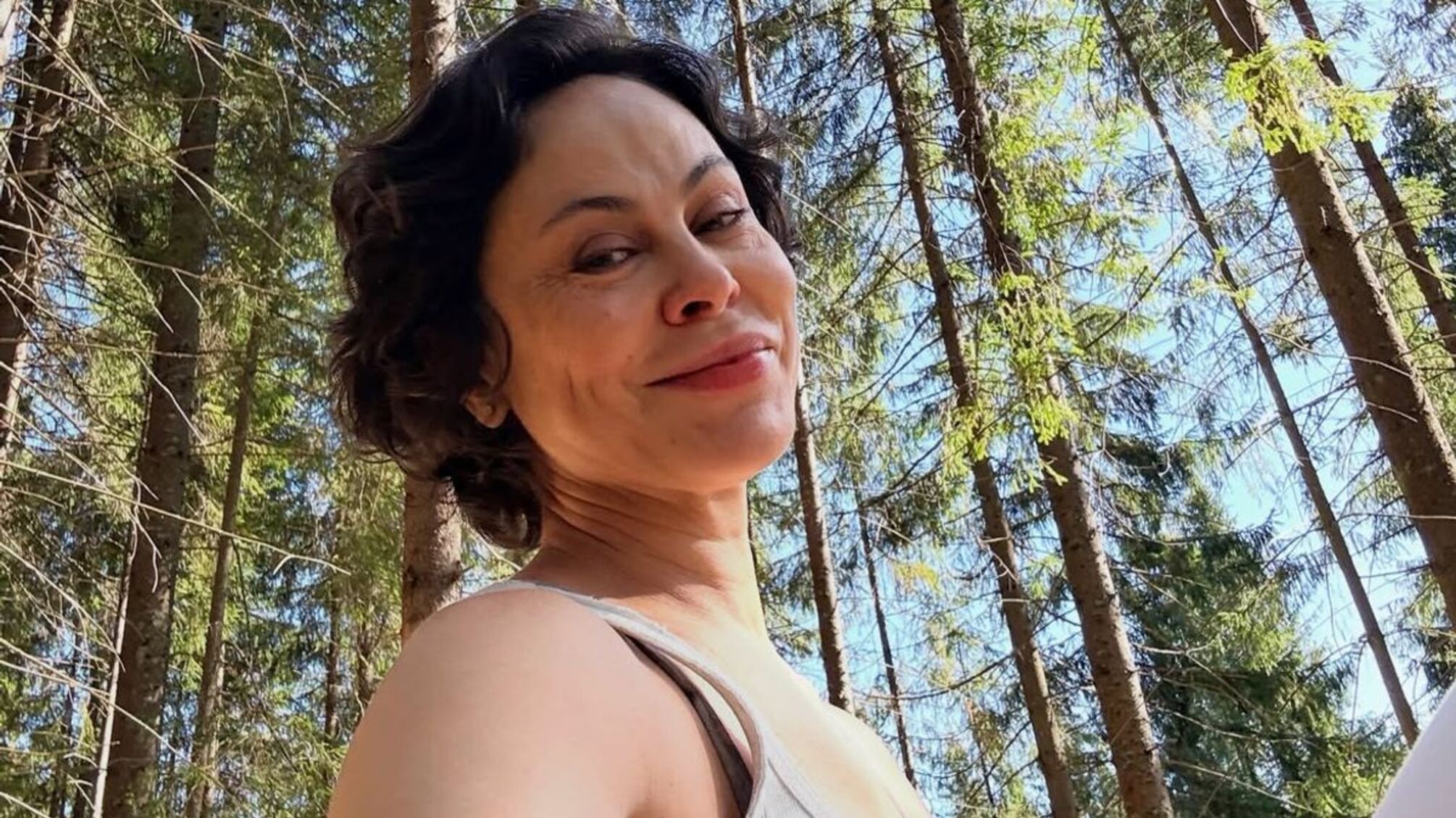 После более 10 лет: эксдружина Кличко Наталья Егорова вернулась в родные места и навестила 97-летнюю бабушку