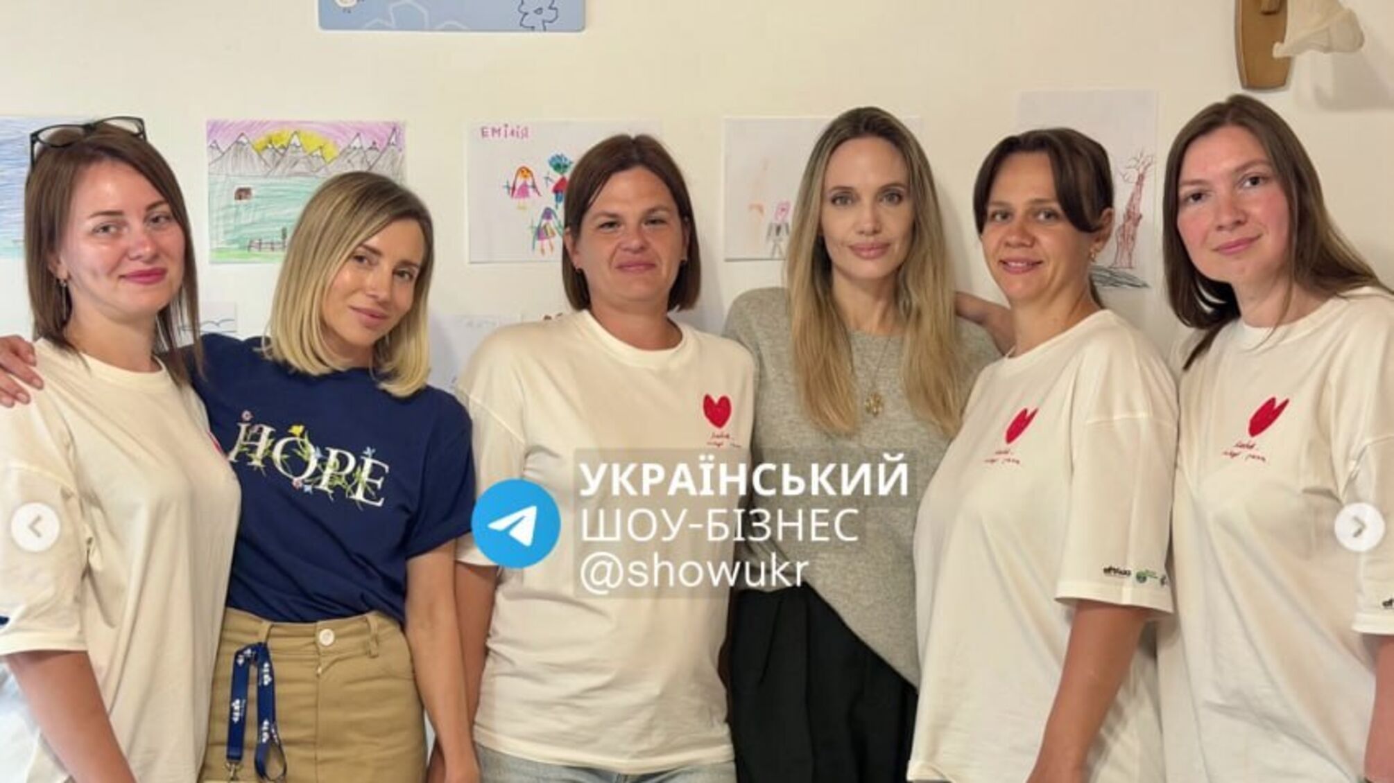 Анджелина Джоли впервые рассказала о поездке в Украину с сыном: что больше всего поразило актрису