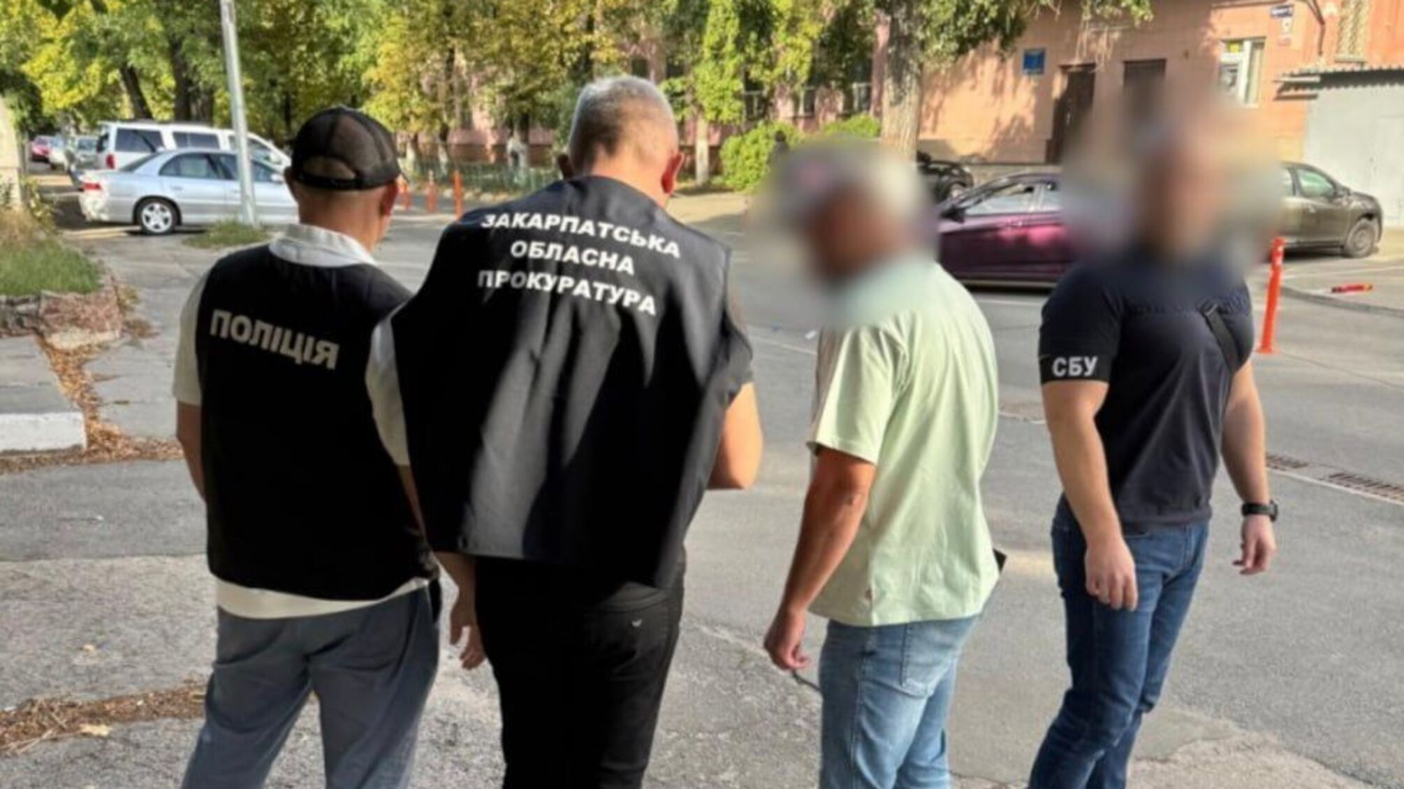 Дорогу відремонтували не за проєктом, а гроші заплатили за дорожчими розцінками: на Закарпатті викрили схему