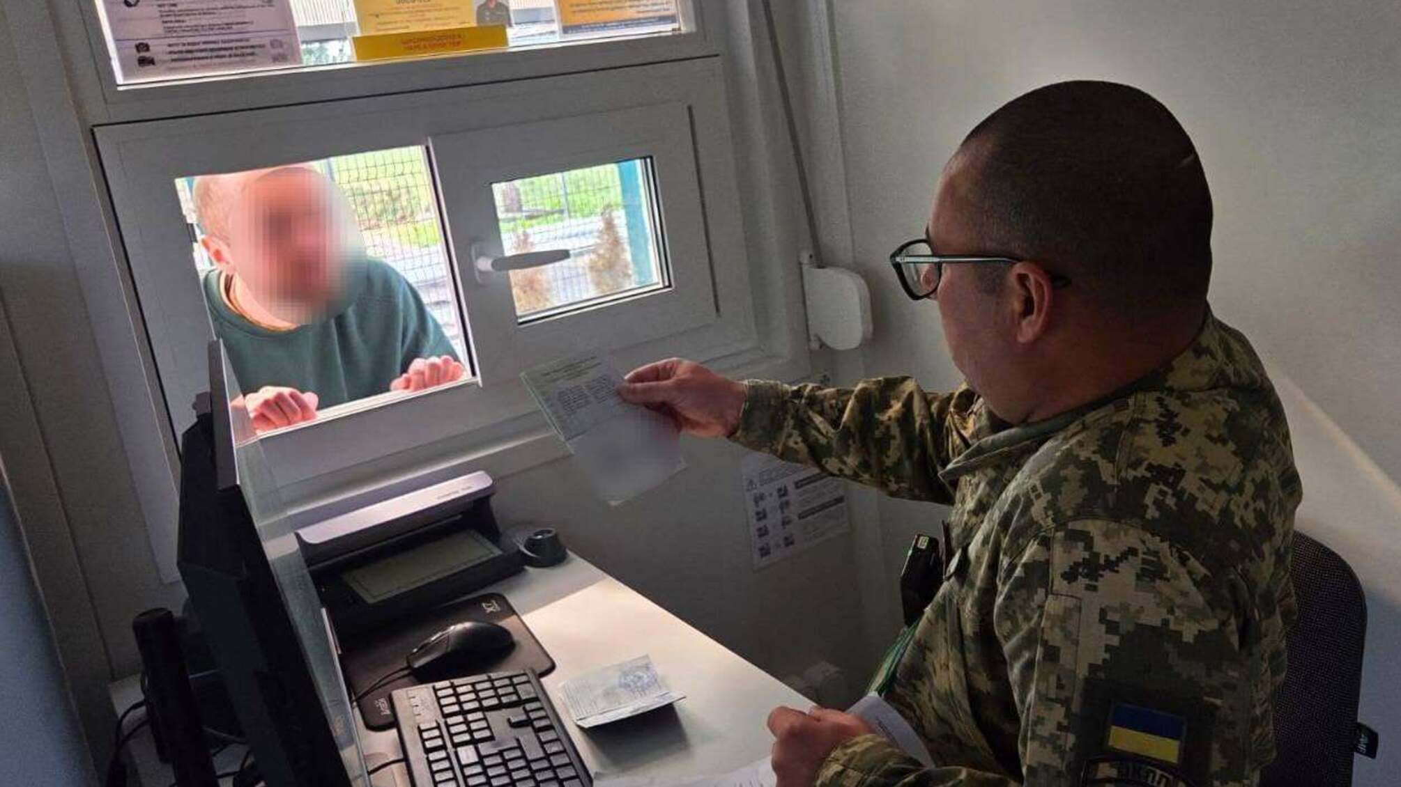 Поддельные документы для выезда: в Закарпатье мужчину не пропустили в Словакию