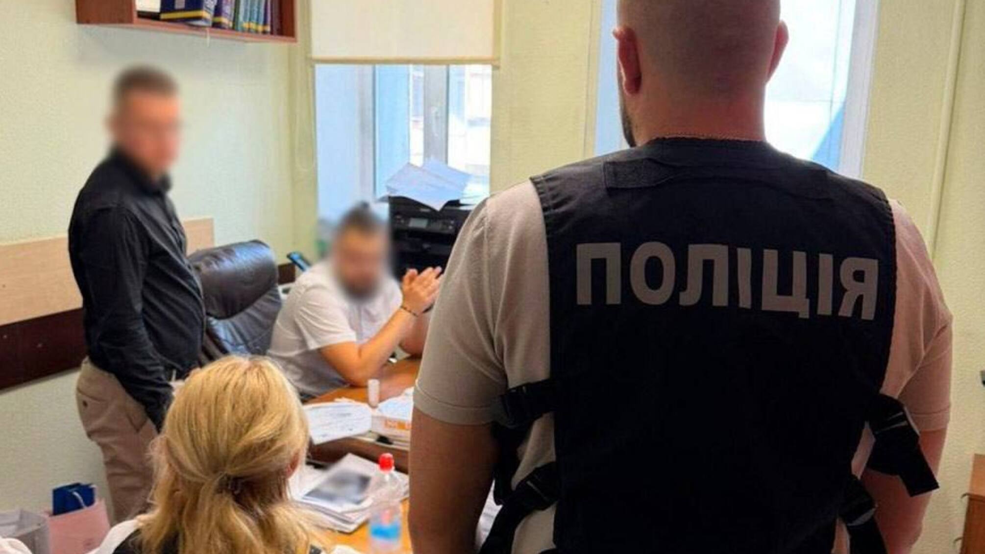Вивезення листя за 2,1 млн грн: у Києві посадовицю підозрюють у розтраті понад 700 тисяч