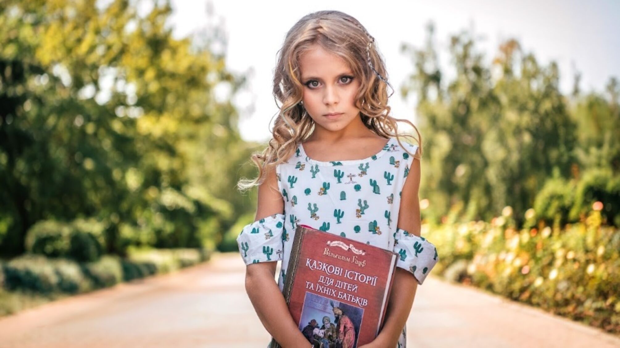 'Детство, которое изменила война': 10-летняя Амелия Турылева презентовала песню 'Сказки'