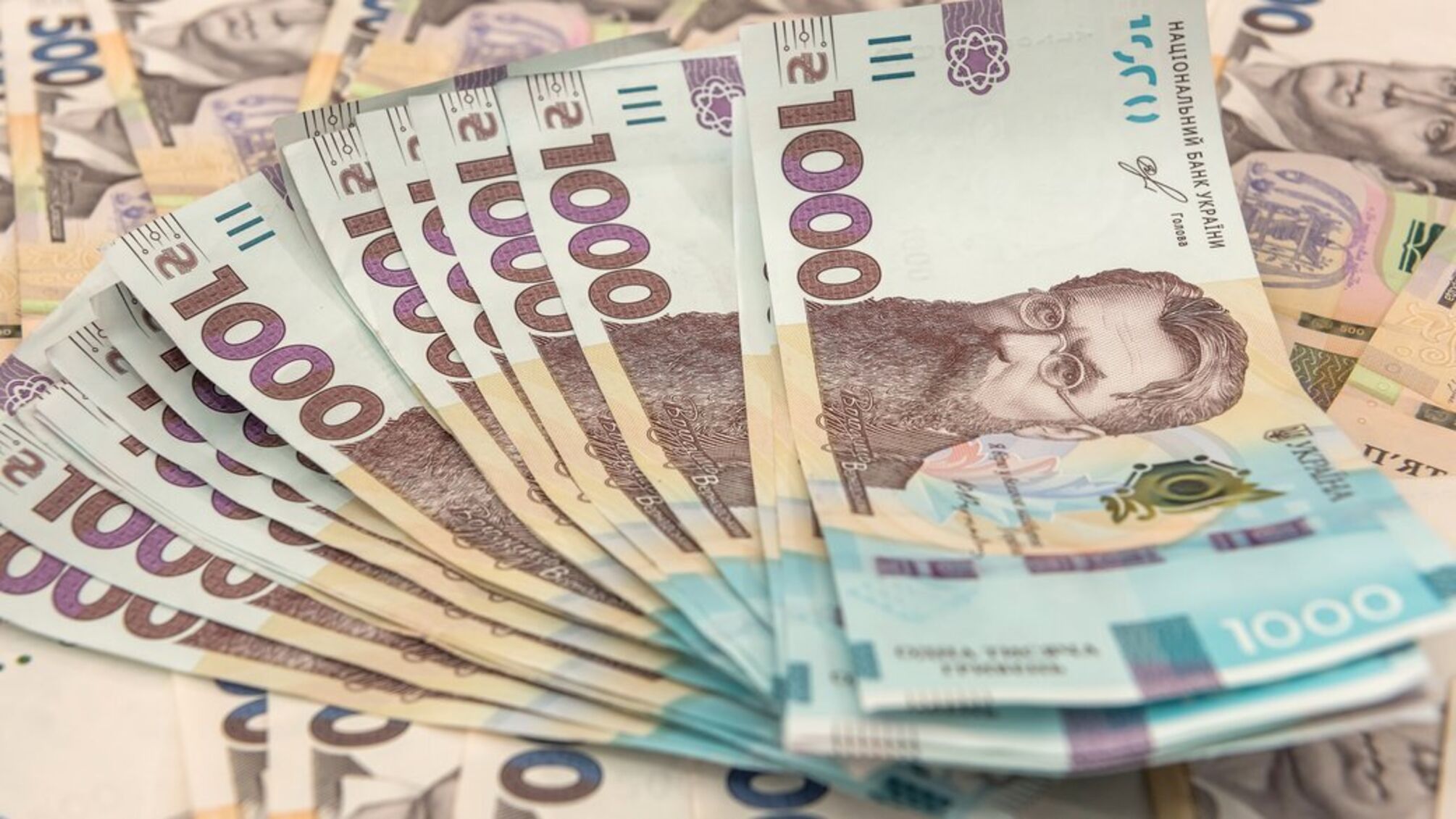 Понад 2 млн грн переплати за світло для шкіл і садків: прокуратура звернулася до суду через постачальників