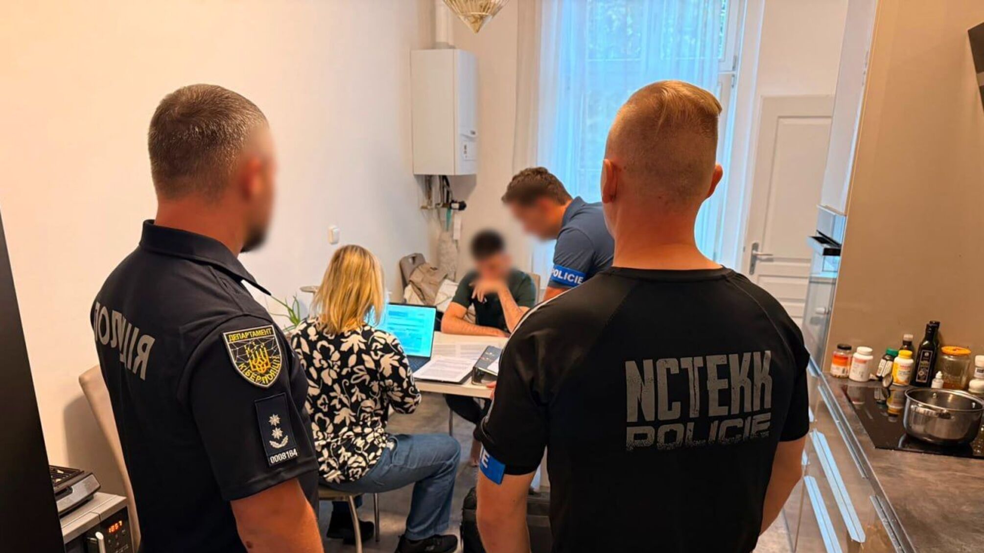 Інвестиції у криптоактиви обернулися втратою понад $655 тисяч: поліція провела обшуки у Чехії
