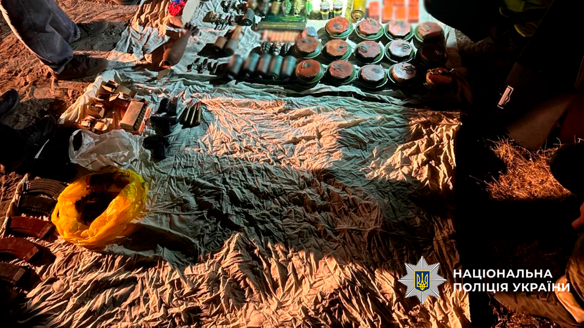Військового на Сумщині затримали за продаж трофейної зброї: під час обшуків знайшли великий арсенал
