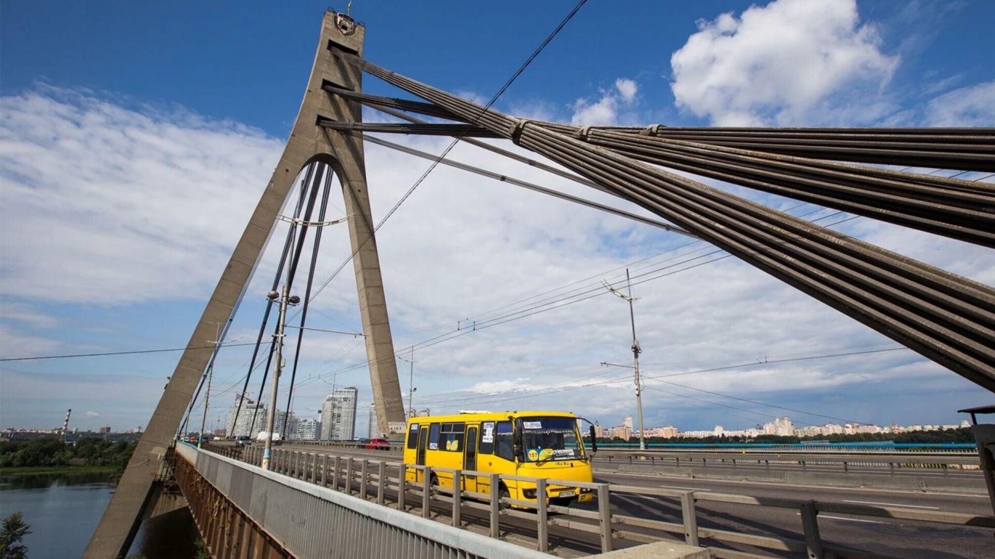 На Північному мосту в Києві обмежать рух пішоходів: де і до якого часу триватиме ремонт