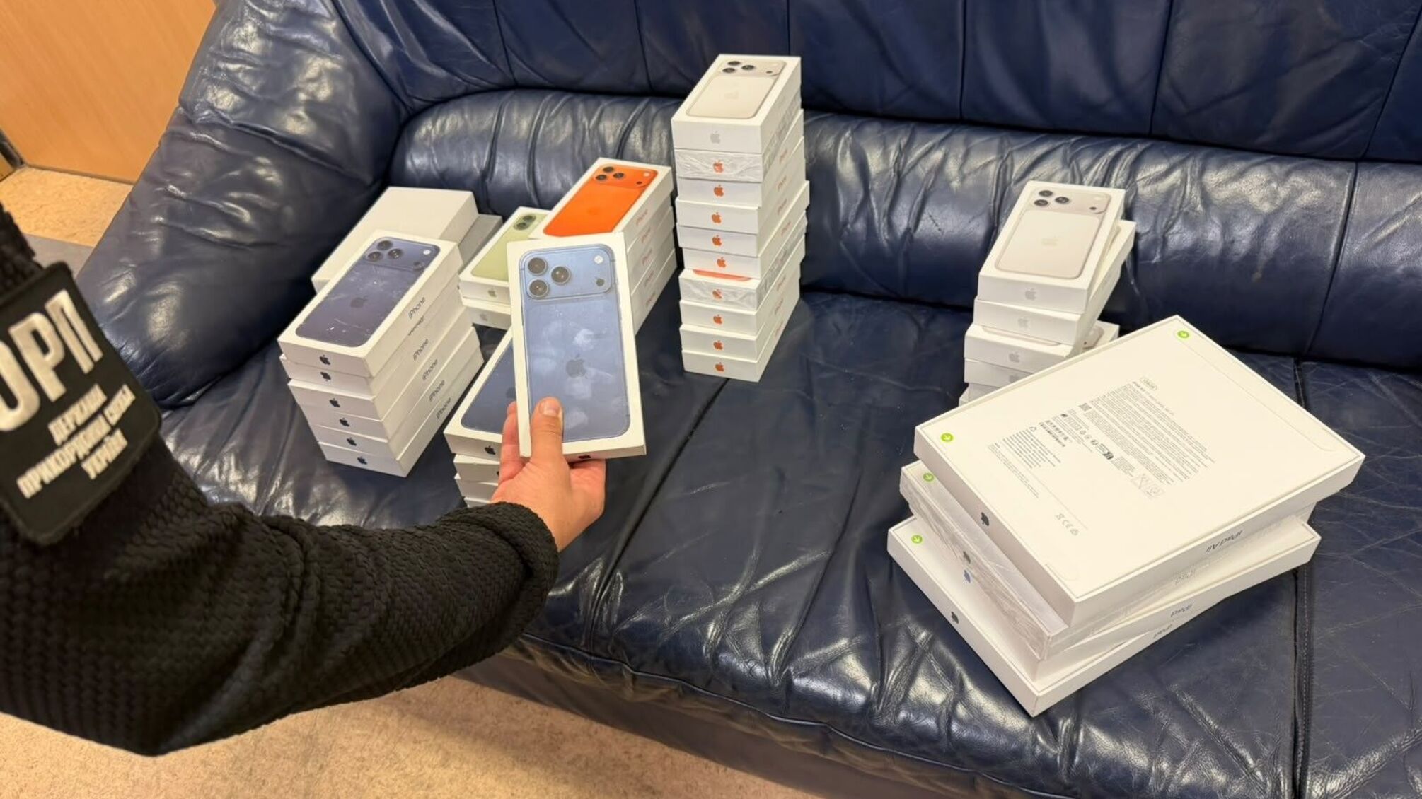 На границе с Польшей обнаружена незадекларированная техника Apple на 2,4 млн грн