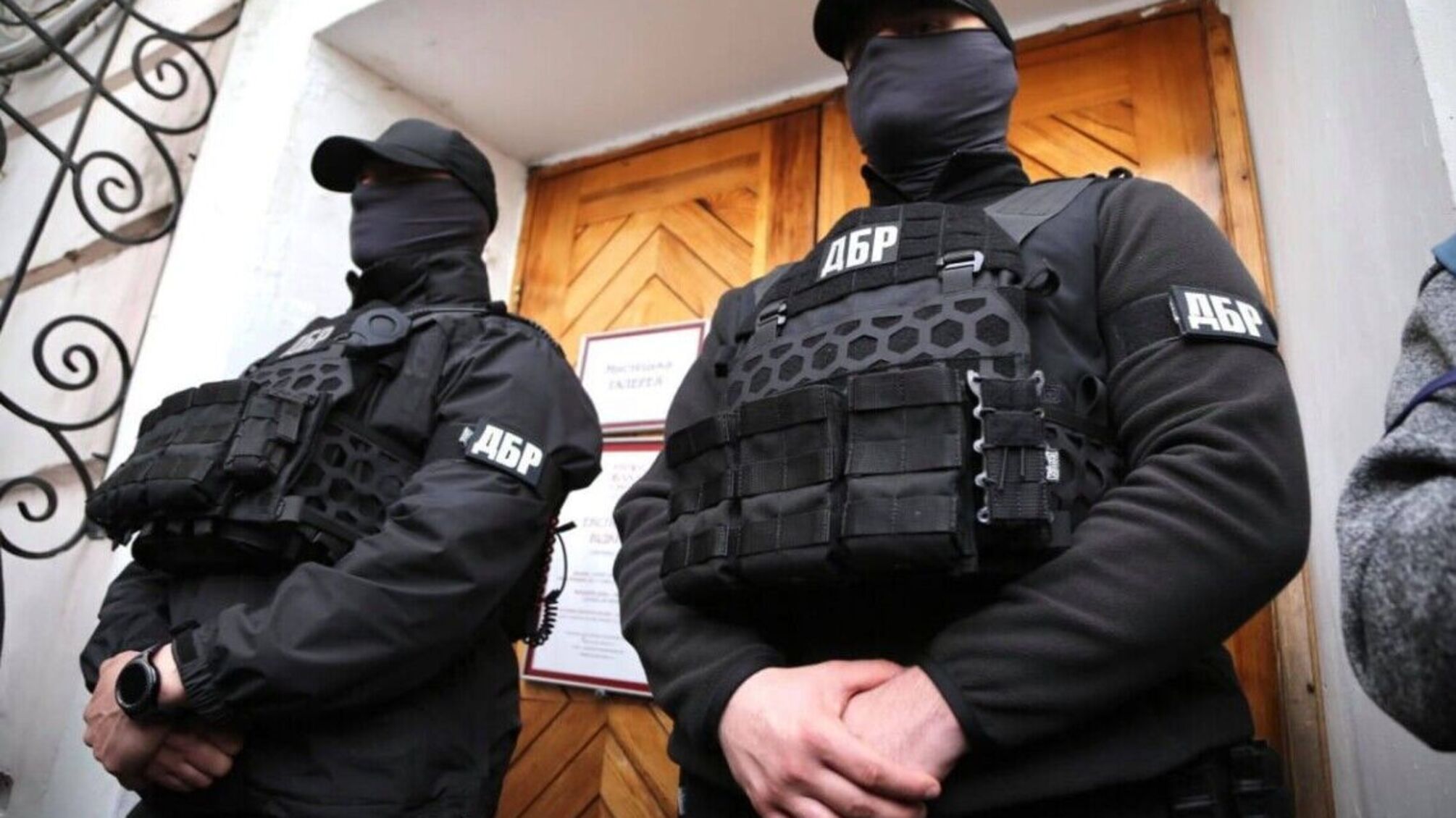Антидроновые плащи для побега за границу: за маршрут в Словакию просили 11 тысяч евро