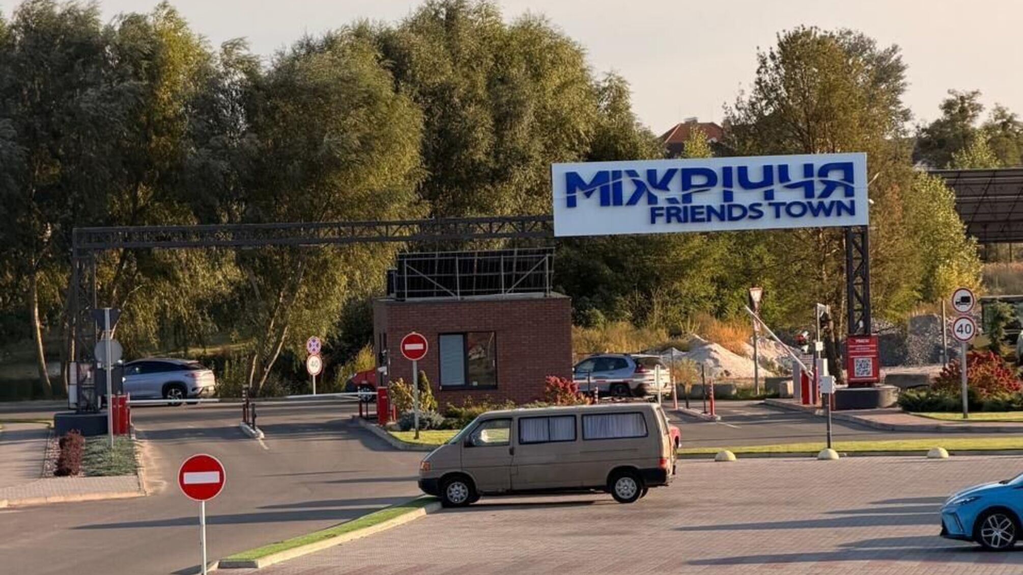 Беспредел в КМ 'Междуречье': берег 'приватизировали', песок вывозят спецтехникой, а полиция бездействует?