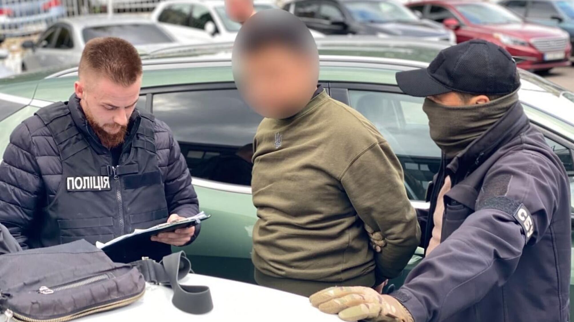 У Вінниці чиновники допомагали іноземцям легалізуватися в Україні: СБУ та Нацпол затримала шістьох людей