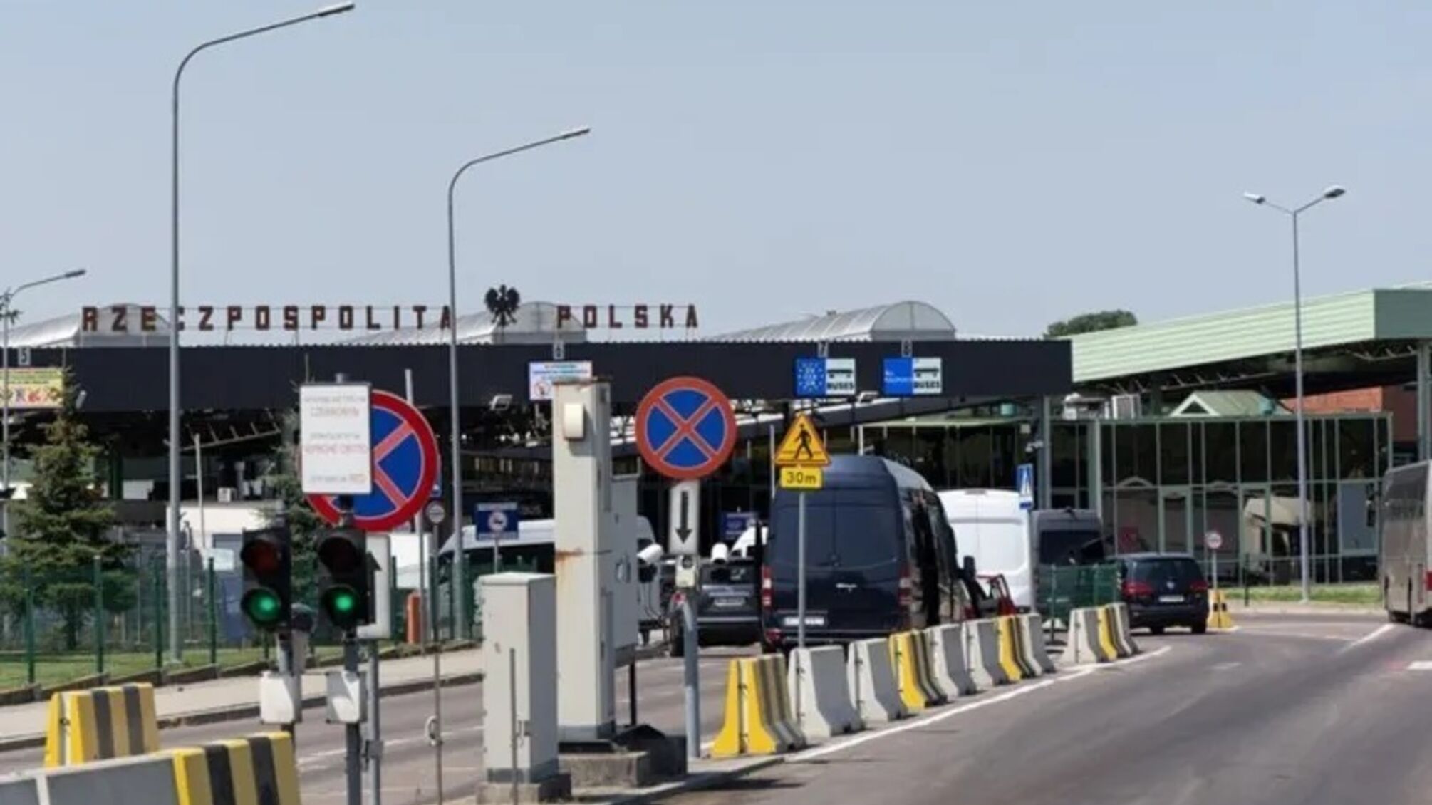 За кордон на чужому авто: який документ потрібно оформити водієві