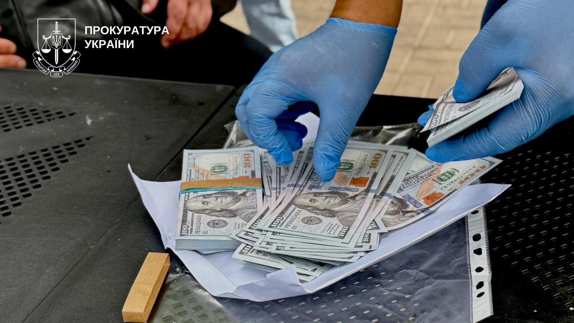 'Белый билет' за $20 тысяч: бывшего милиционера задержали в Киеве