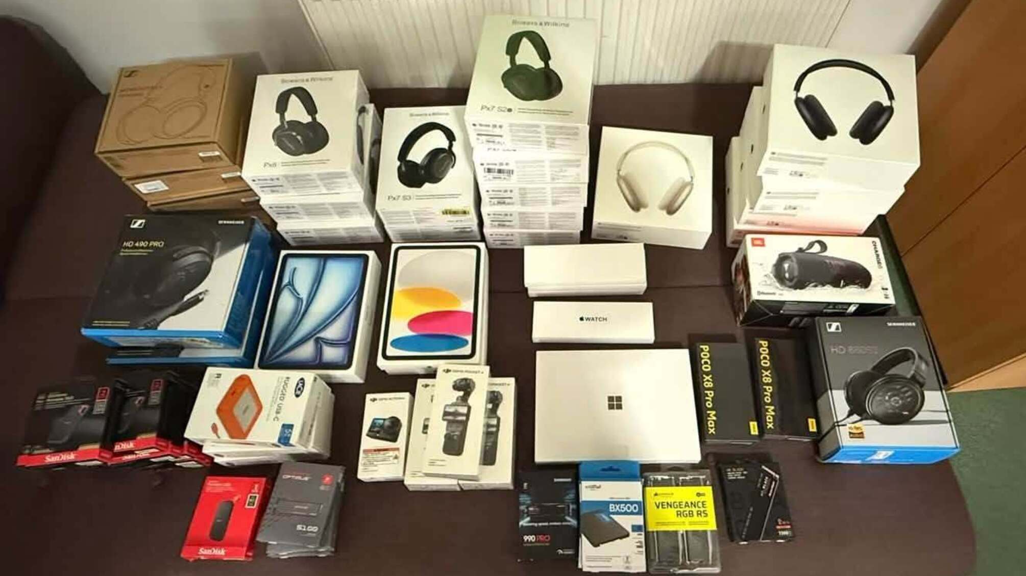Apple, DJI, JBL и POCO на 1,2 млн грн: на Волыни таможенники обнаружили незадекларированную технику